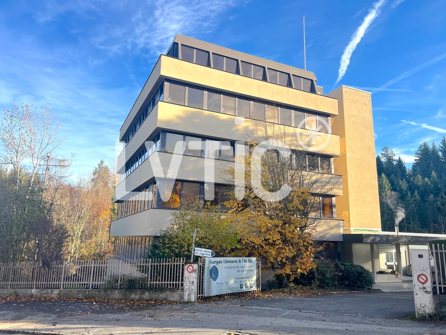 Offices, premises of 886 m2 divisible for rent in Ropraz - Photo 1 of 8