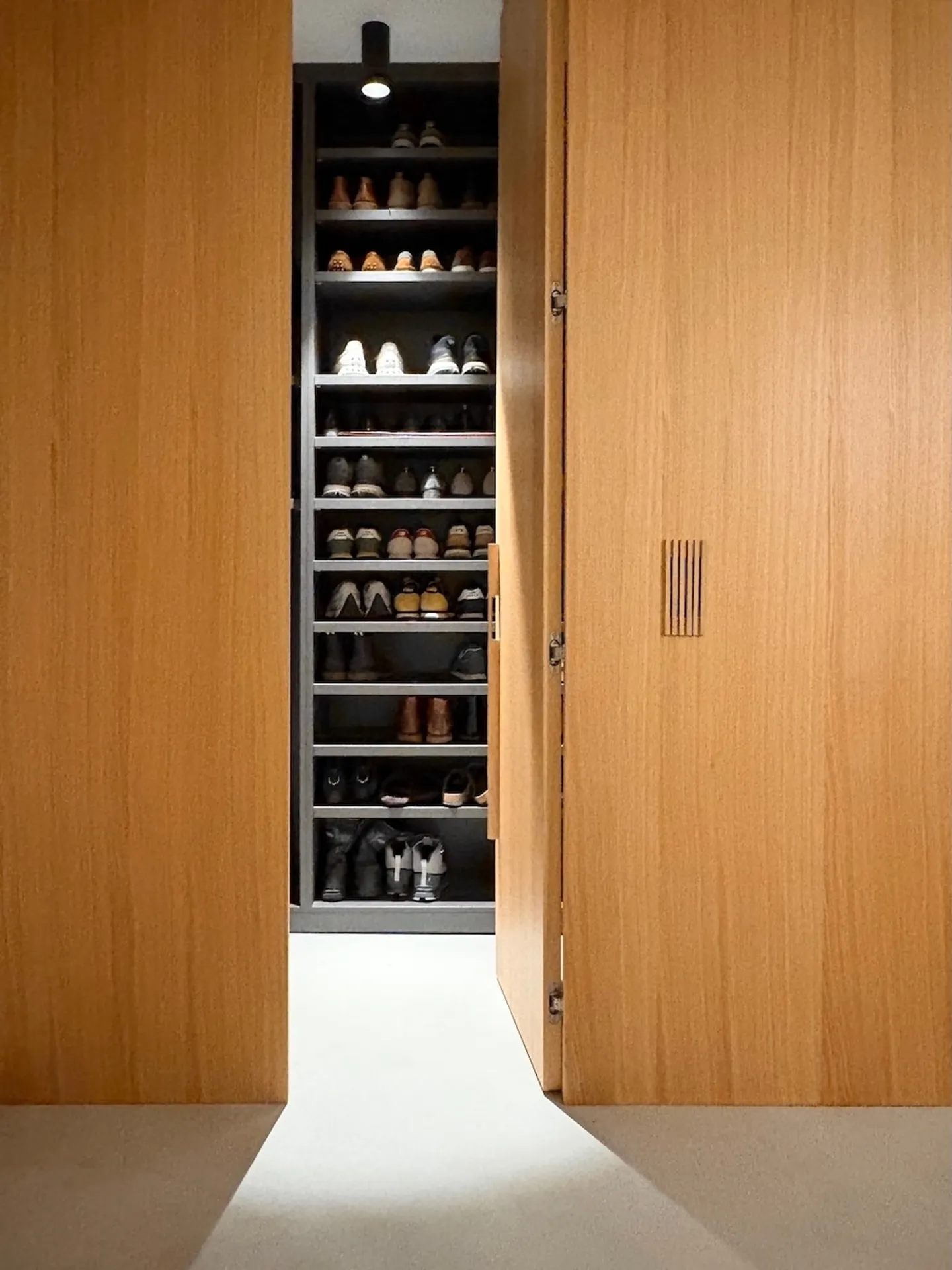 Renovated 3.5-room apartment with a wide panoramic view... - Photo 11 of 13