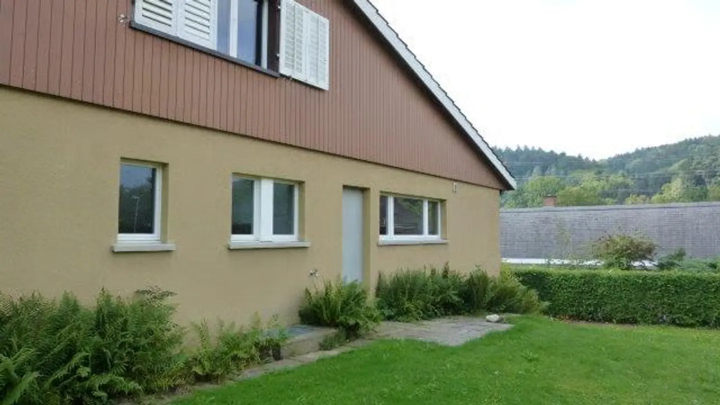 Charmante maison individuelle de 5,5 pièces à Embrach, limitée à un an - Photo 2 sur 49