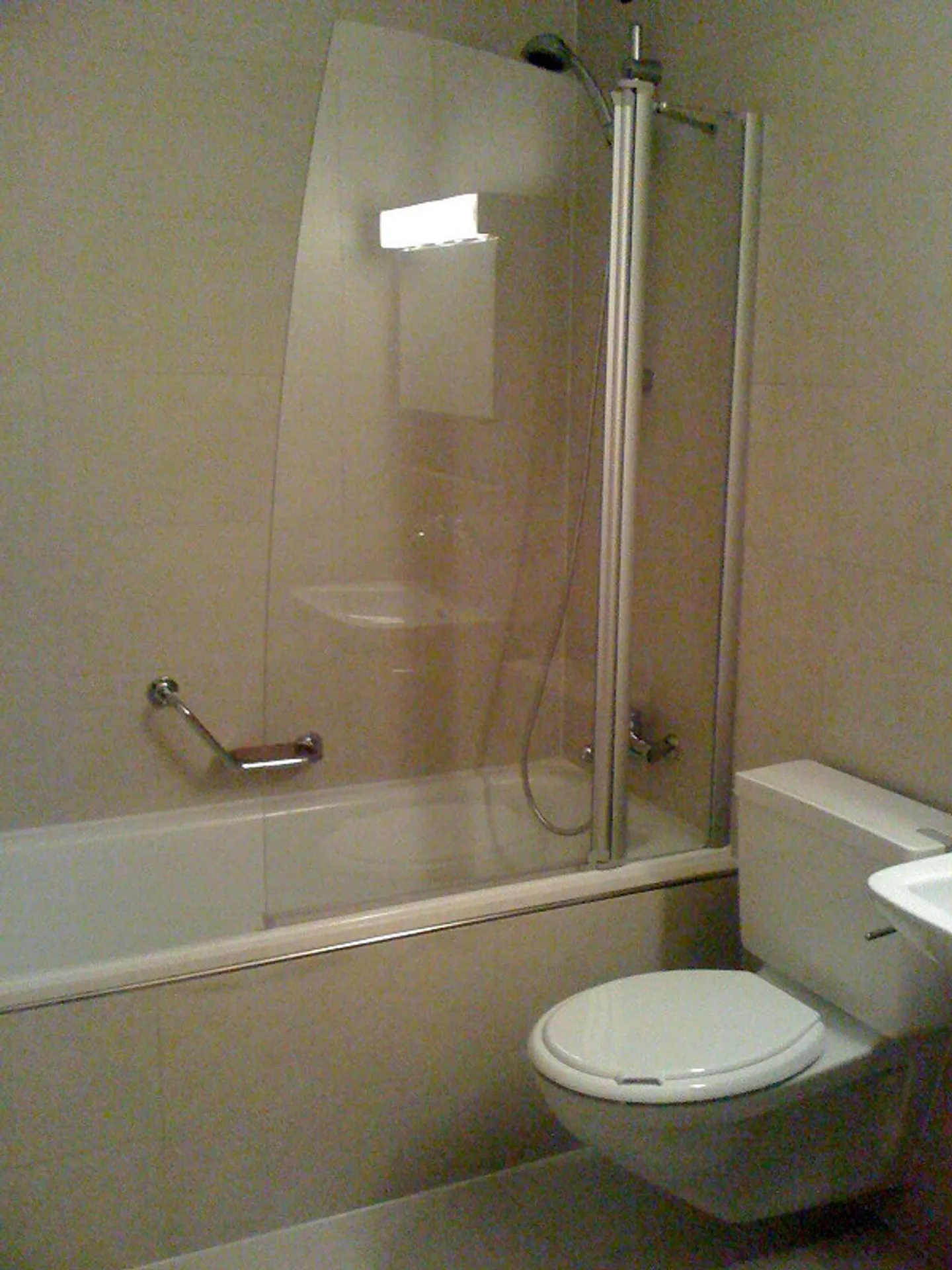 Appartement 4 pièces avec balcon - Photo 5 sur 6
