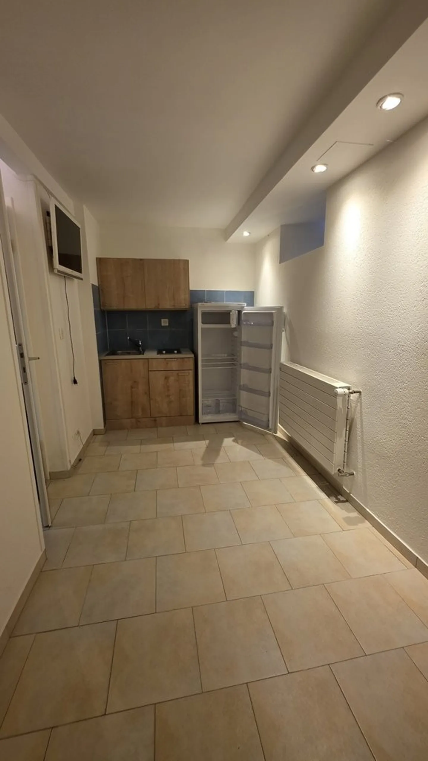 Piccolo studio ideale per studenti - Foto 1 di 4