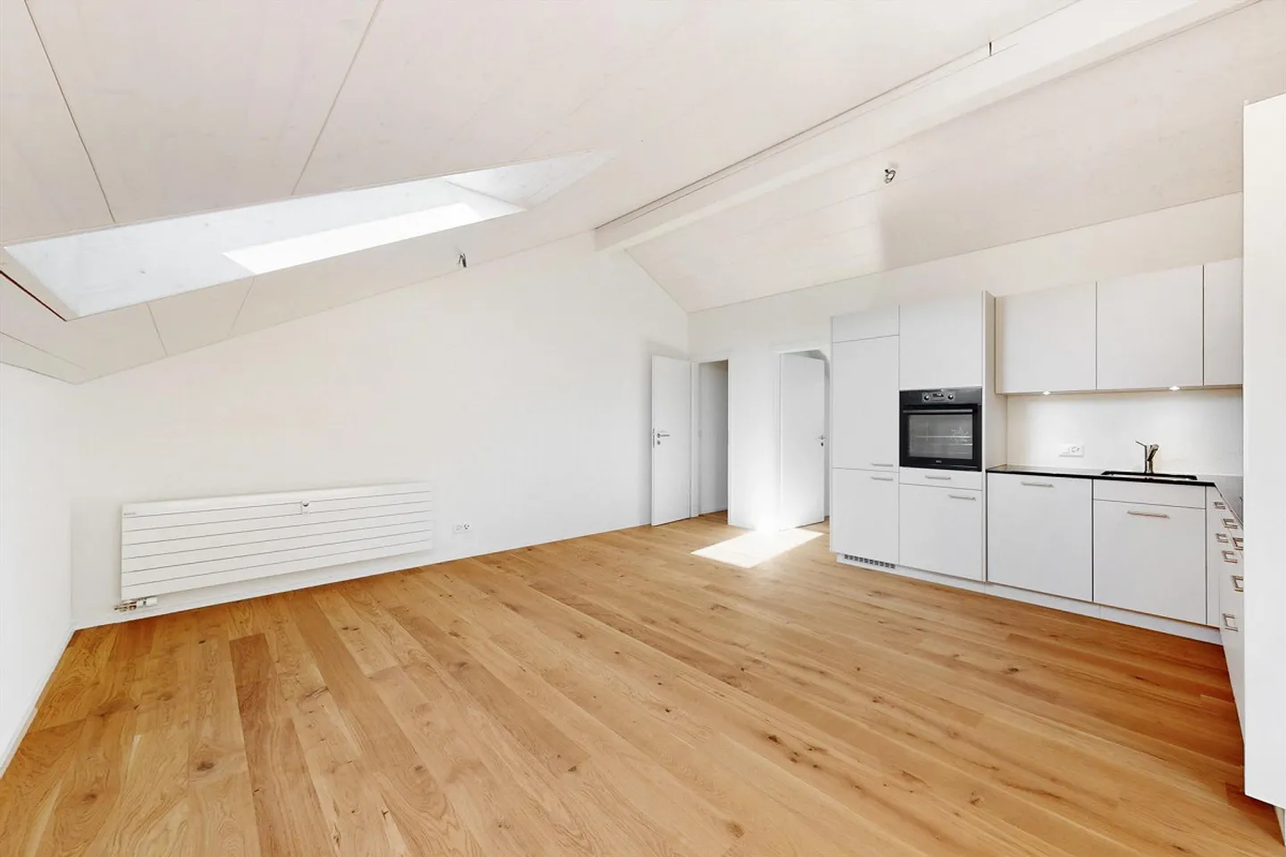 Penthouse moderne dans le meilleur emplacement cherche nouveau locataire à partir du 01.04.2026 - Photo 2 sur 12