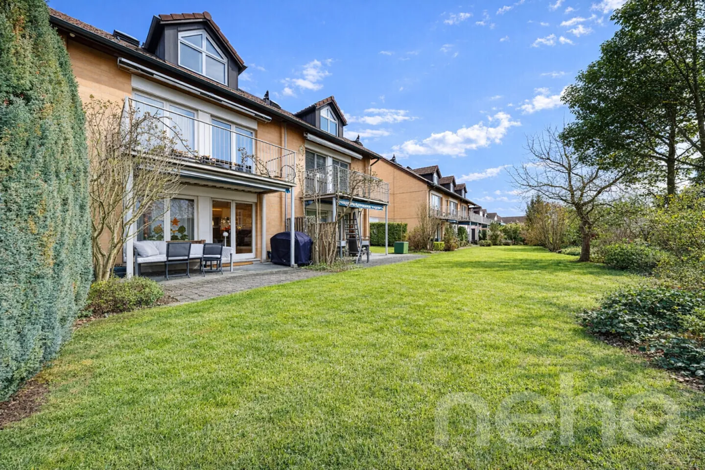 Familienfreundliches 6-Zimmer-Reihenmittelhaus in Bassersdorf - Foto 1 von 12