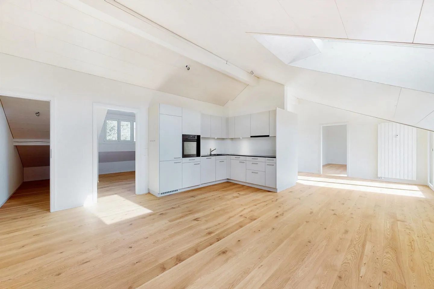 Penthouse moderne dans le meilleur emplacement cherche nouveau locataire à partir du 01.04.2026 - Photo 1 sur 12