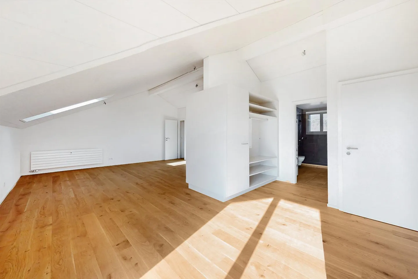 Penthouse moderne dans le meilleur emplacement cherche nouveau locataire à partir du 01.04.2026 - Photo 6 sur 12