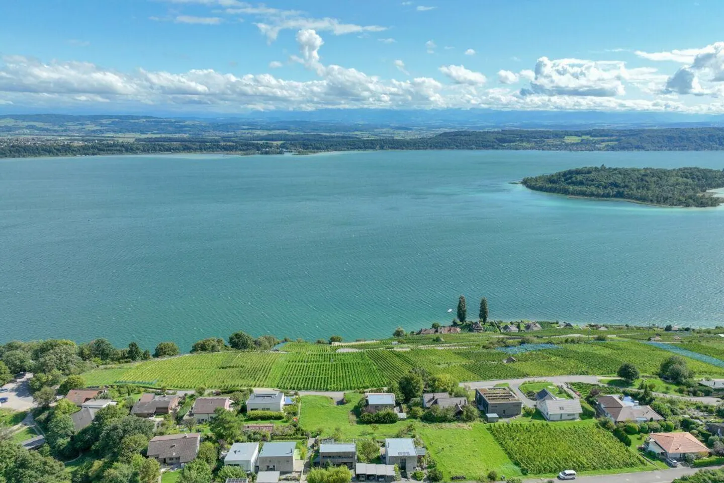 Charming Villa with Stunning Views - Photo 4 of 15