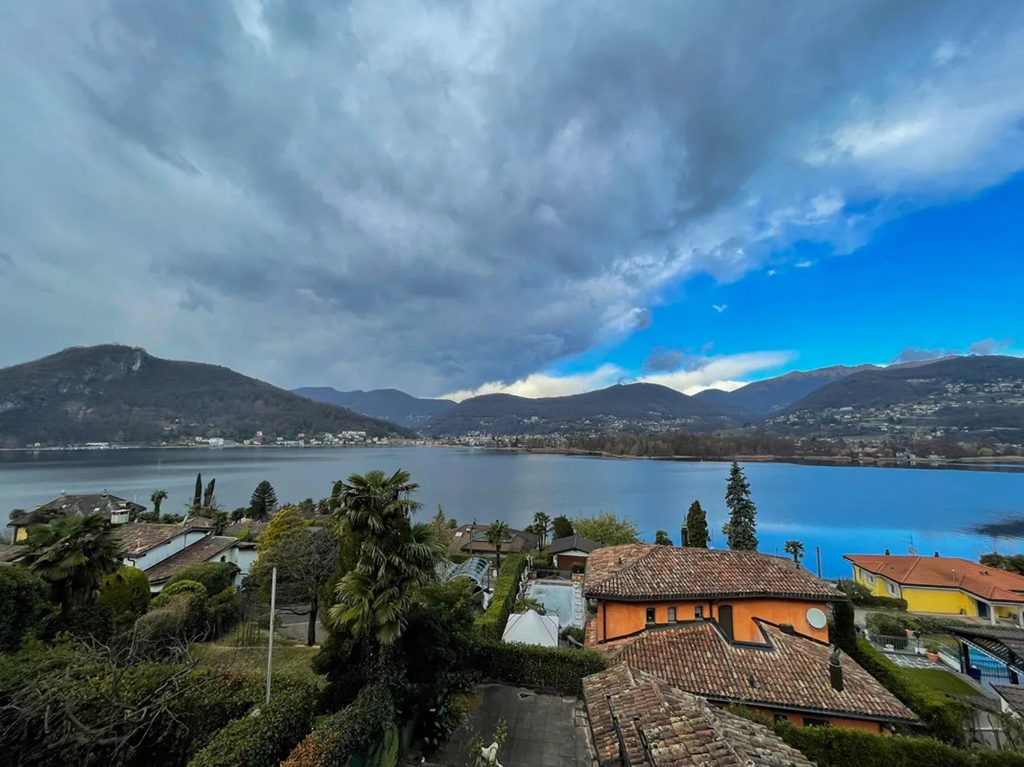 For sale single house with lake view - Photo 1 of 19
