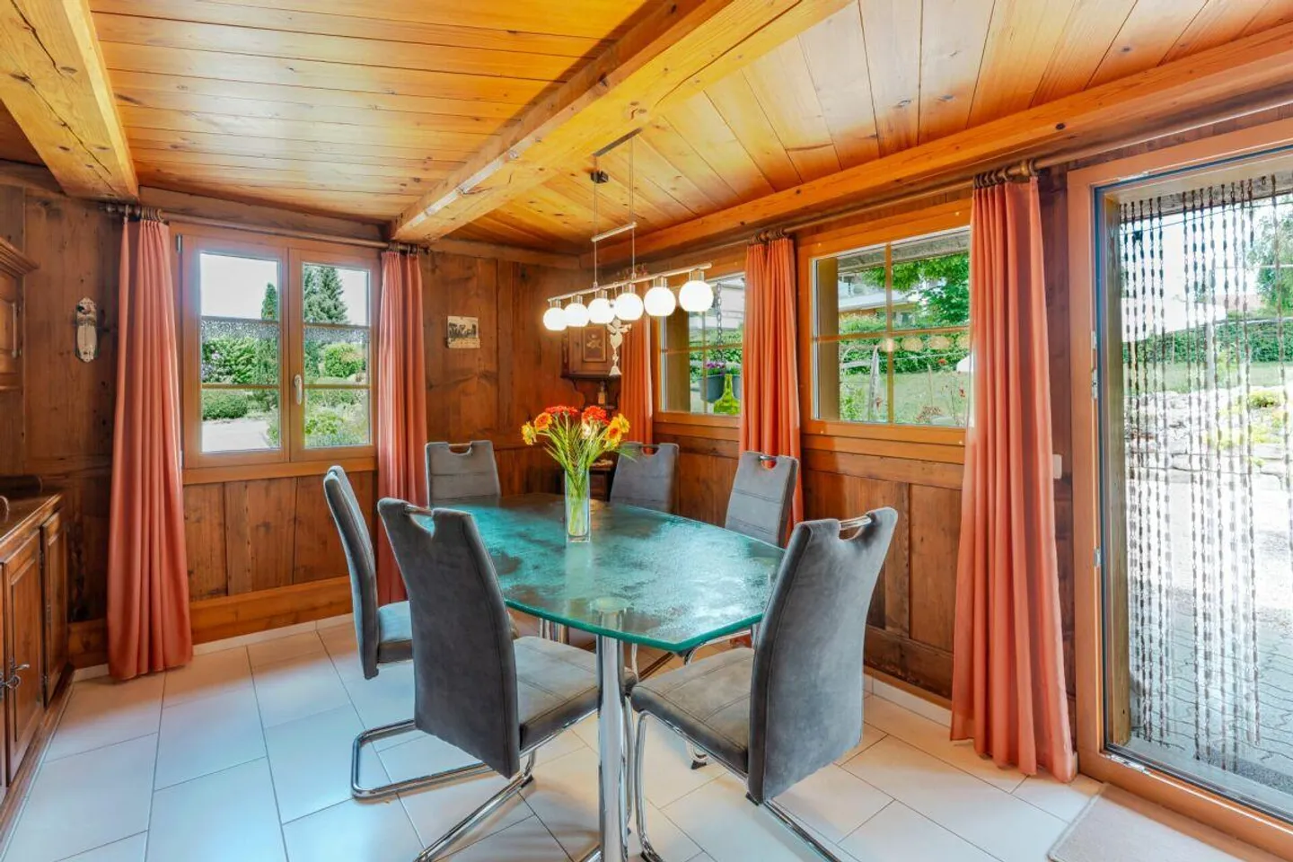 Farmhouse with 4 apartments and horse stable on spacious grounds - Photo 4 of 17