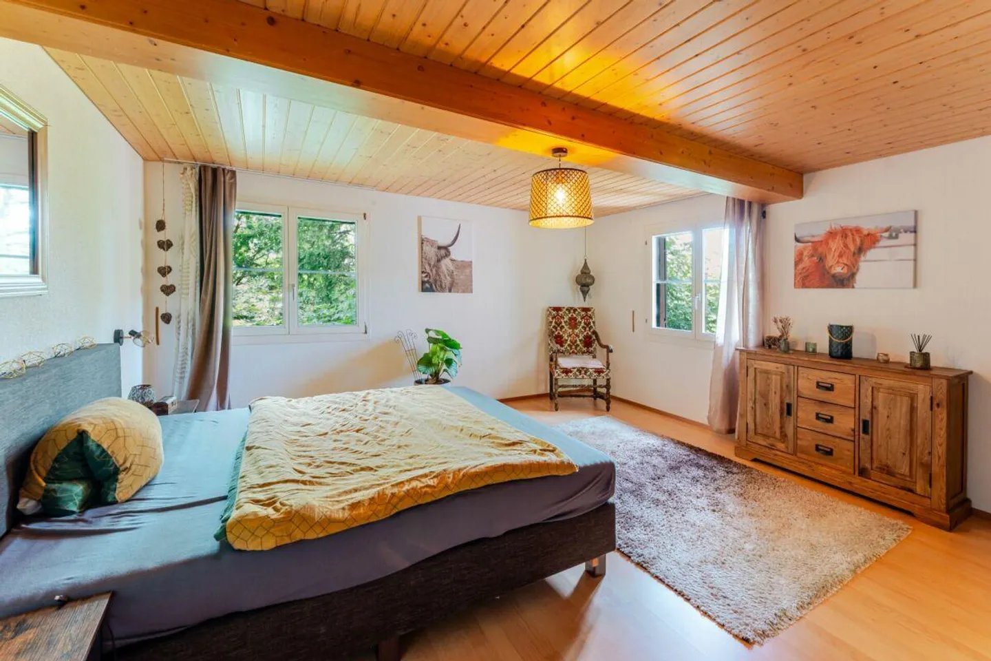 Farmhouse with 4 apartments and horse stable on spacious grounds - Photo 10 of 17