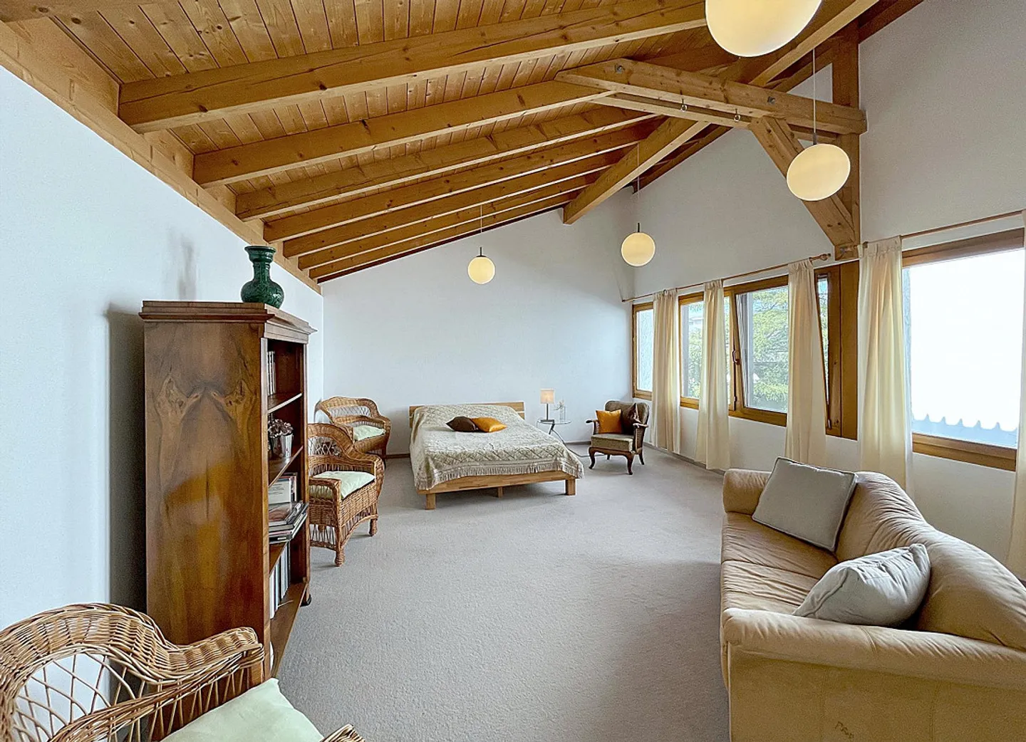 Proprietà di alta qualità ed esclusiva in una posizione privilegiata con enorme spazio e 600m² di riserva edificabile - Foto 9 di 14