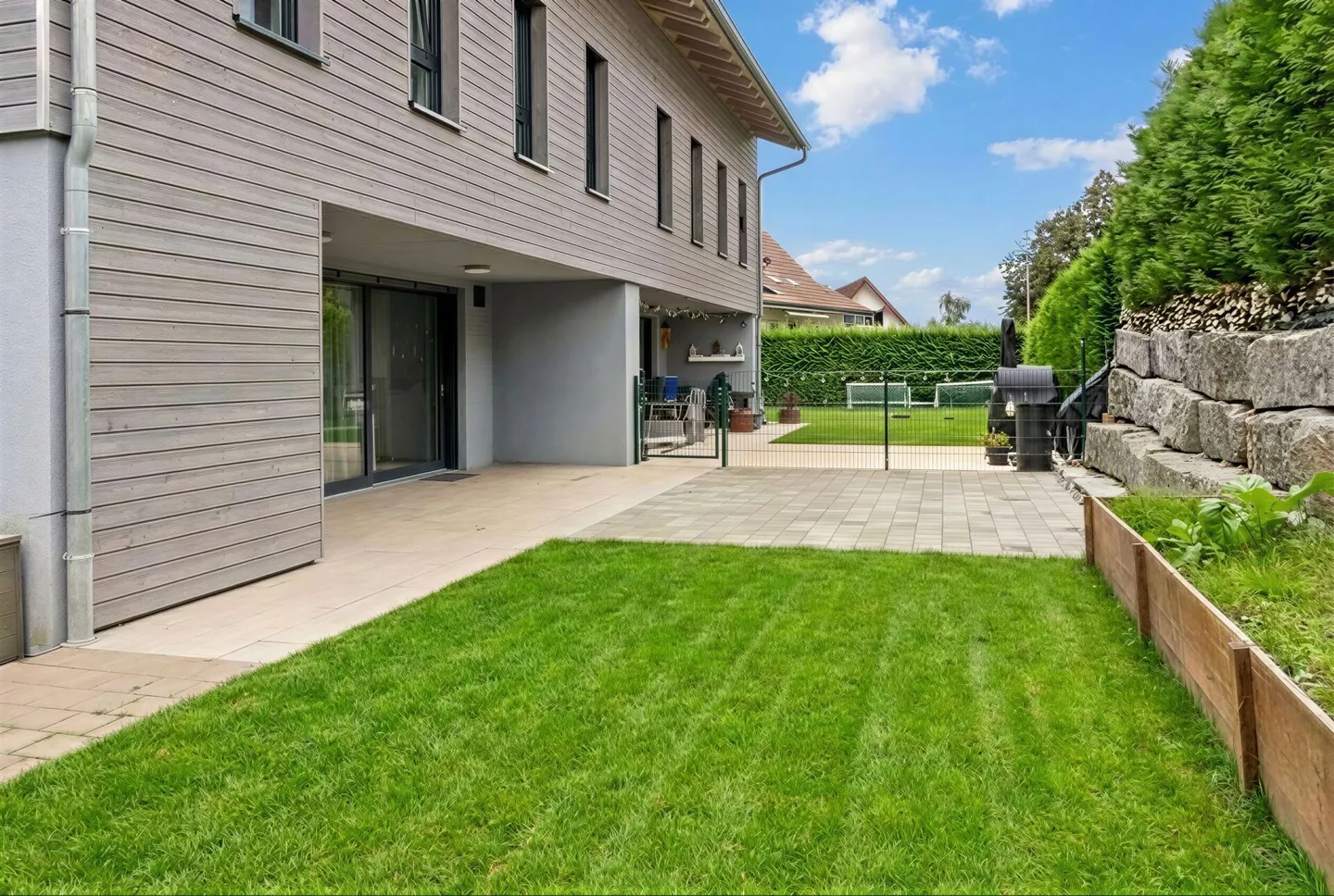 Modernes Doppelhaus mit Garten - Foto 20 von 29