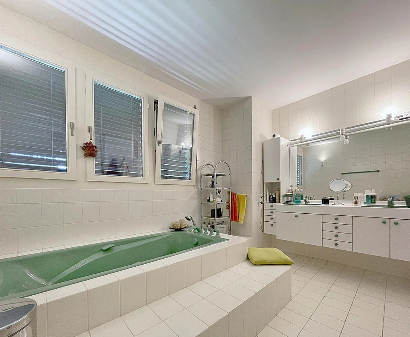 Proprietà di alta qualità ed esclusiva in una posizione privilegiata con enorme spazio e 600m² di riserva edificabile - Foto 13 di 14