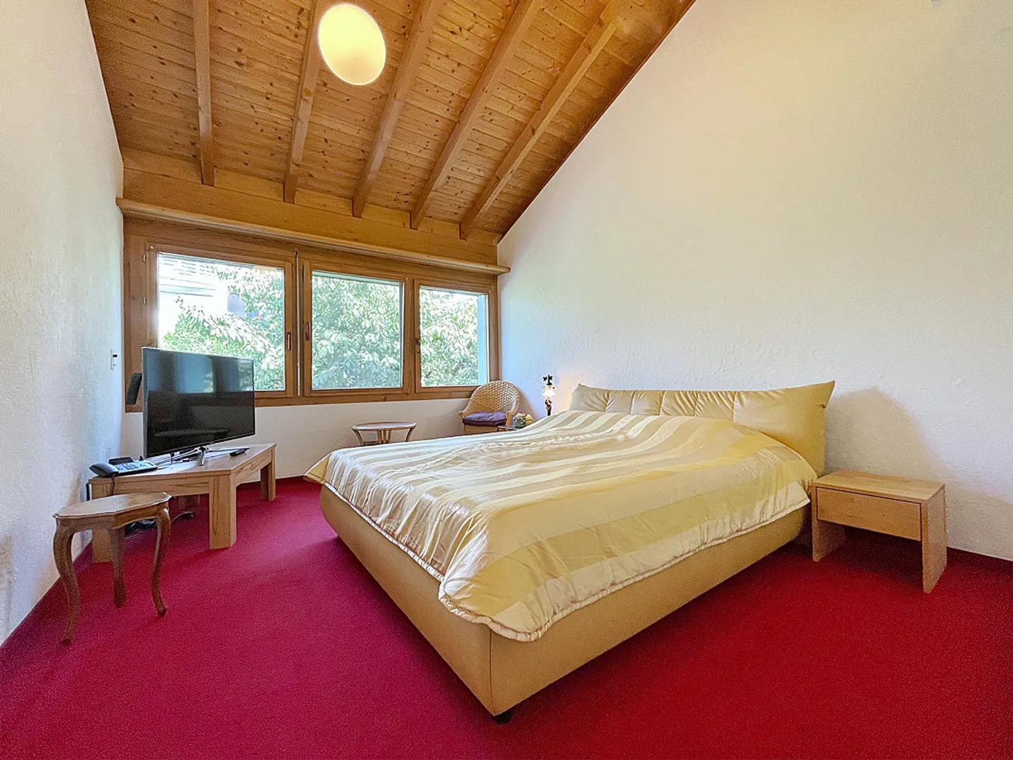 Proprietà di alta qualità ed esclusiva in una posizione privilegiata con enorme spazio e 600m² di riserva edificabile - Foto 11 di 14