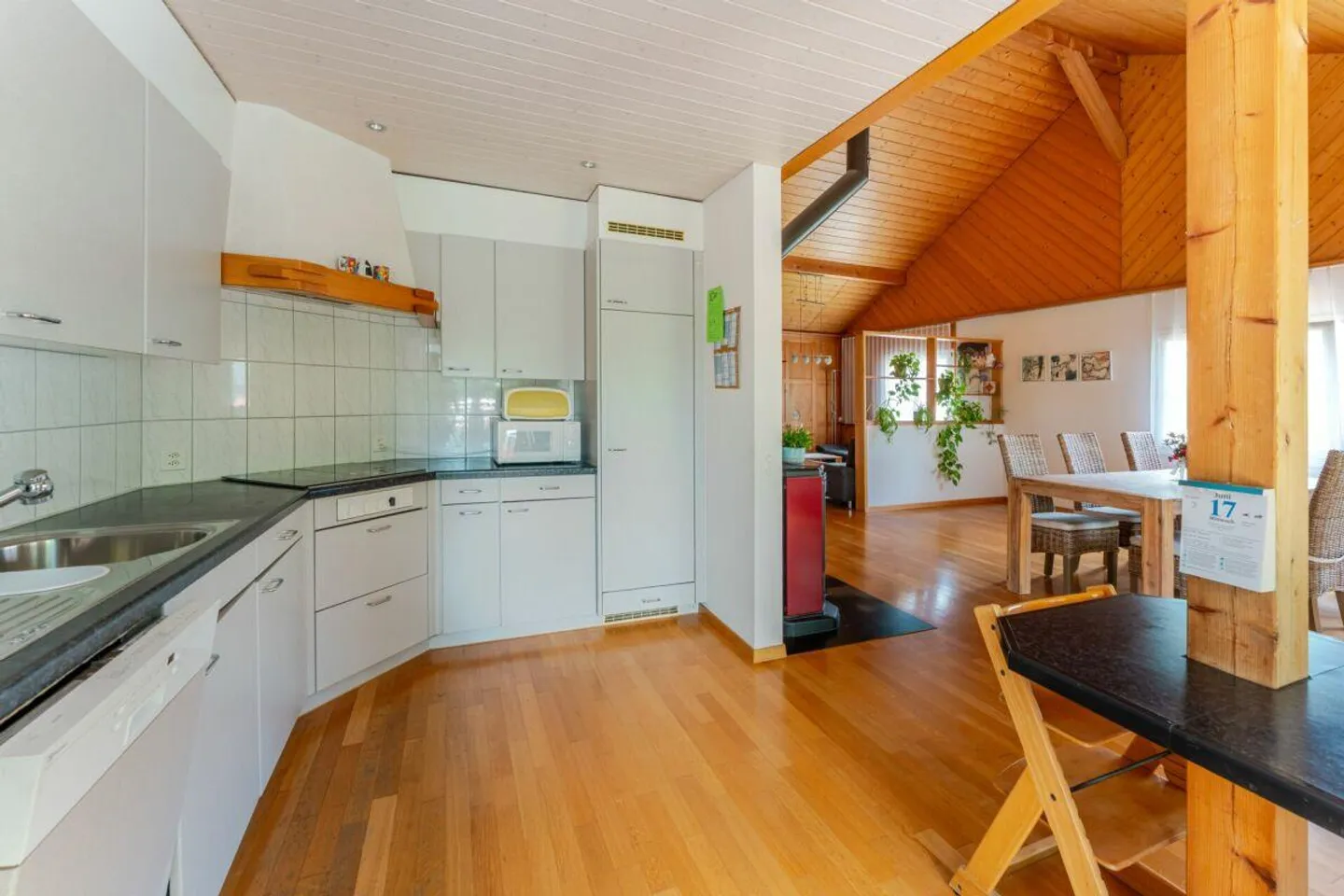 Farmhouse with 4 apartments and horse stable on spacious grounds - Photo 15 of 17