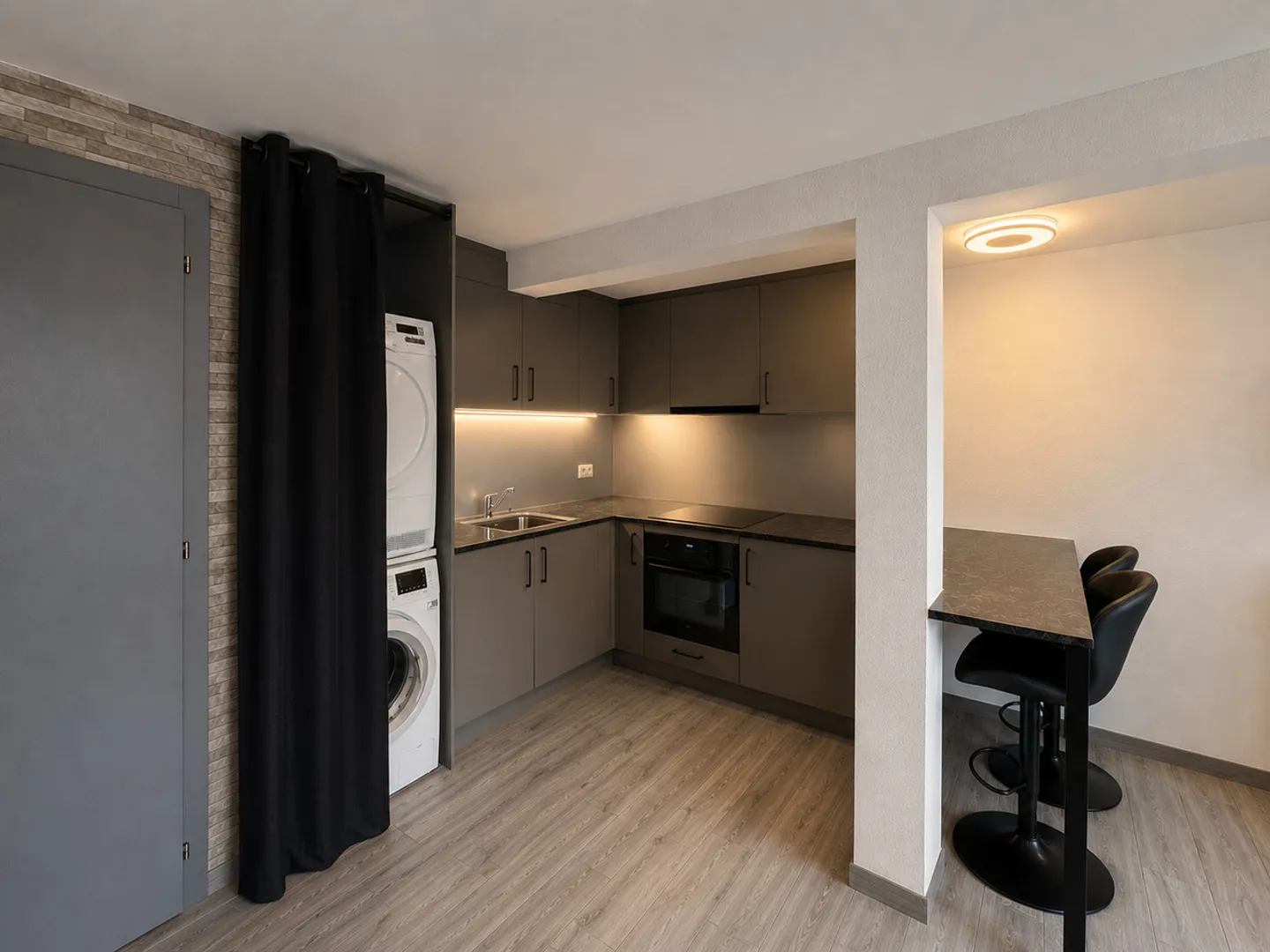 Beau studio meublé dans un quartier de villas - Photo 2 sur 9