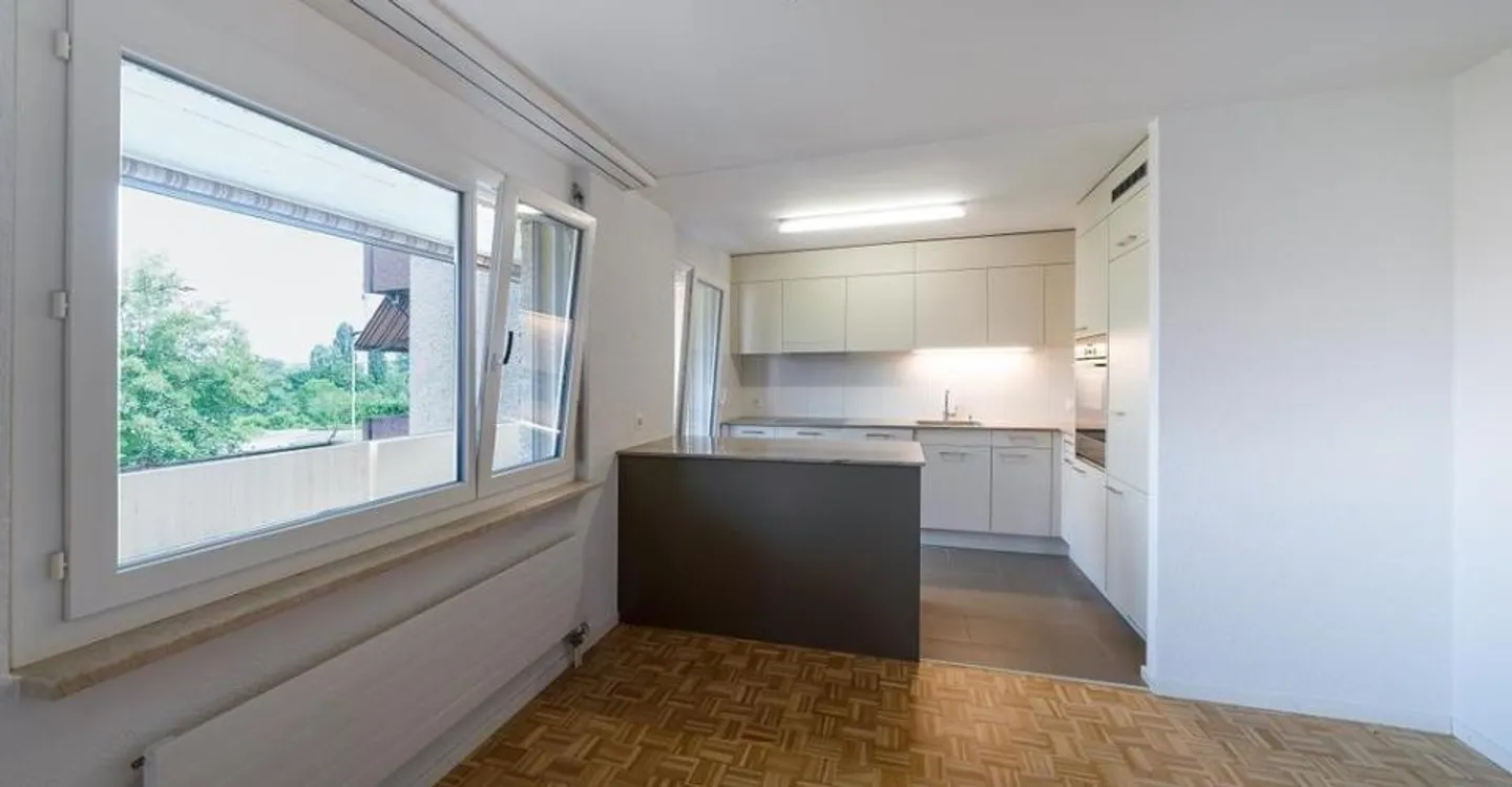 Light-flooded apartment with fireplace - Photo 3 of 8