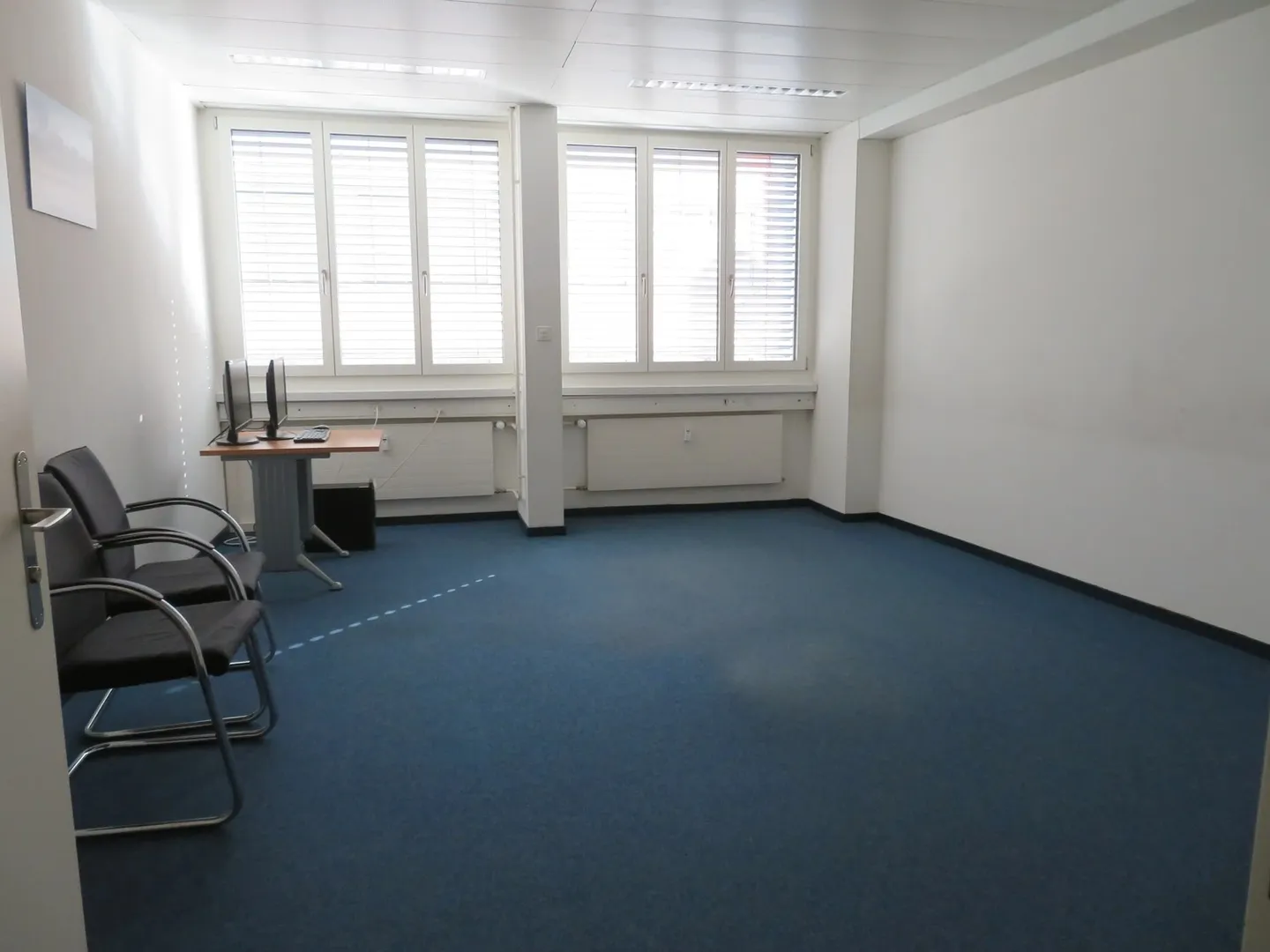 Offices for rent - Photo 1 of 7