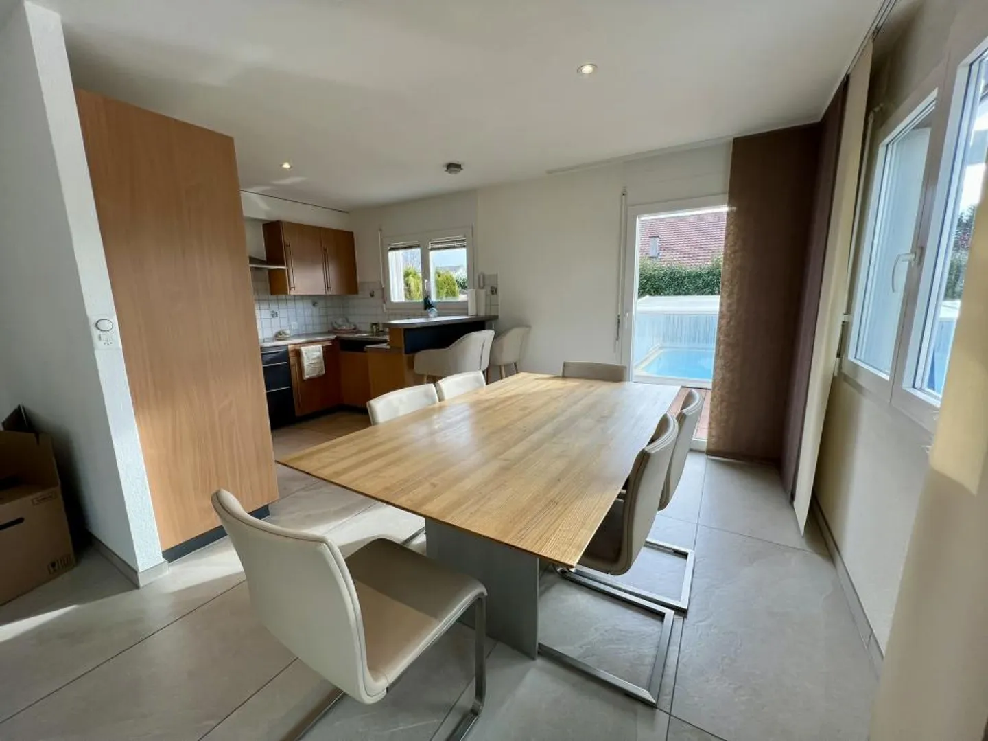 Detached house with 5.5 rooms and swimming pool - Photo 3 of 13