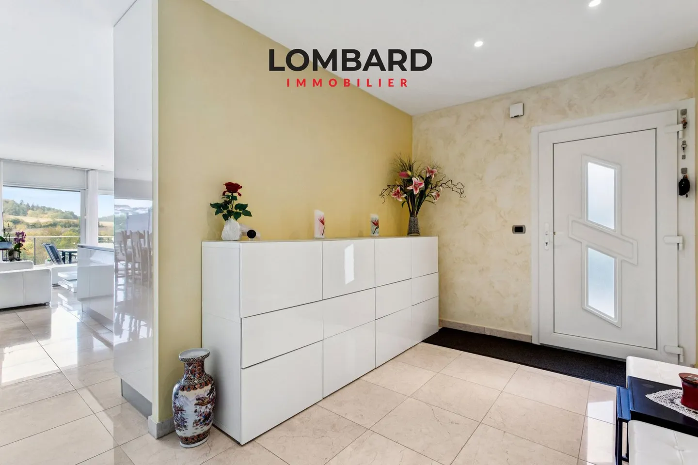 Spacious Modern 6.5-Room Villa - Photo 3 of 10