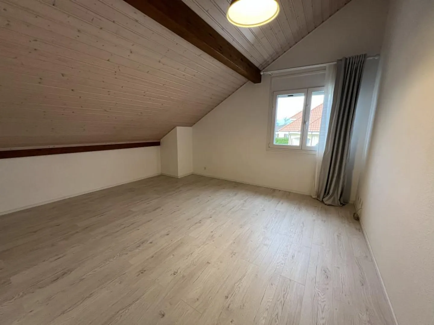 Detached house with 5.5 rooms and swimming pool - Photo 9 of 13