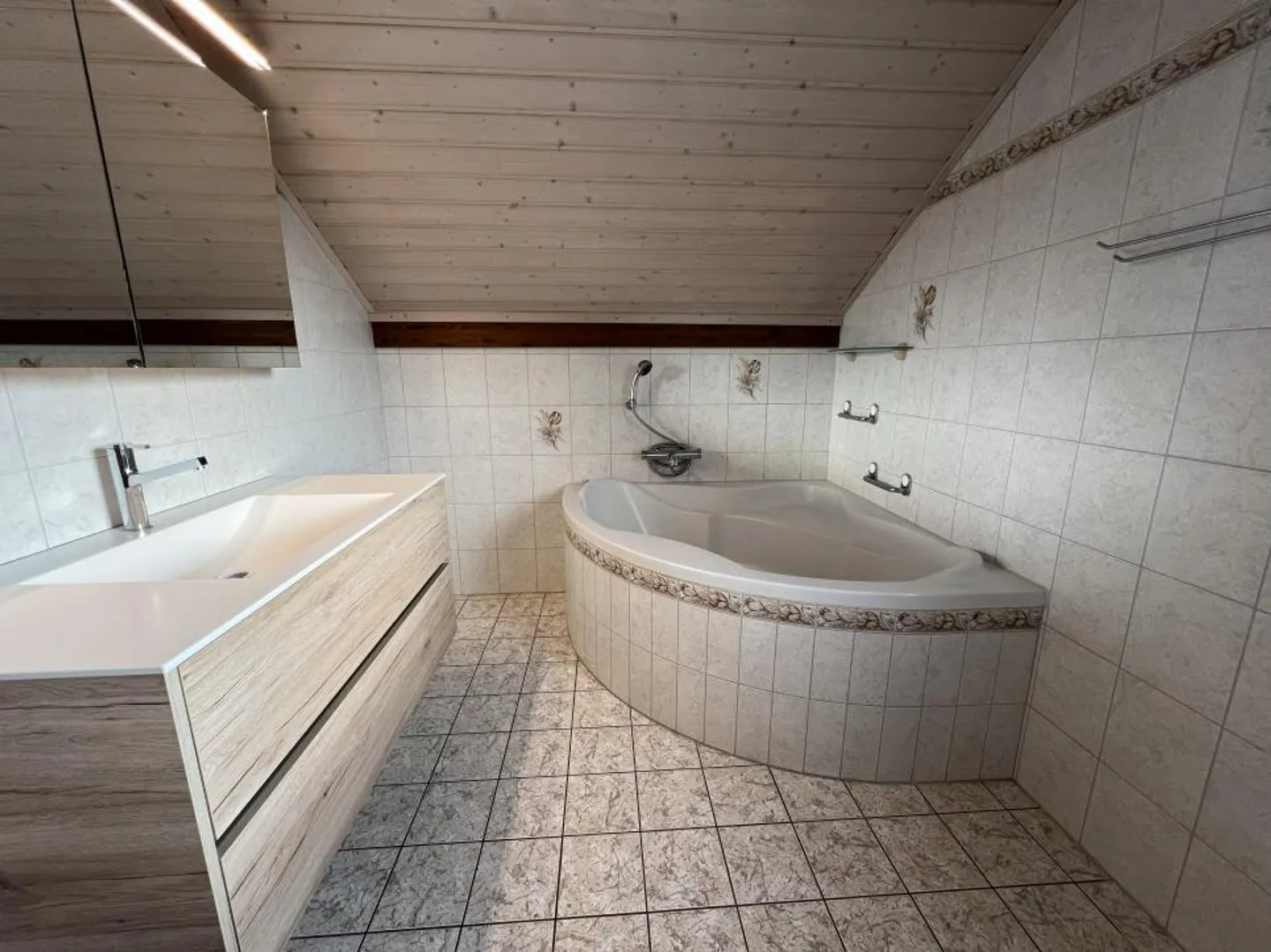 Detached house with 5.5 rooms and swimming pool - Photo 11 of 13