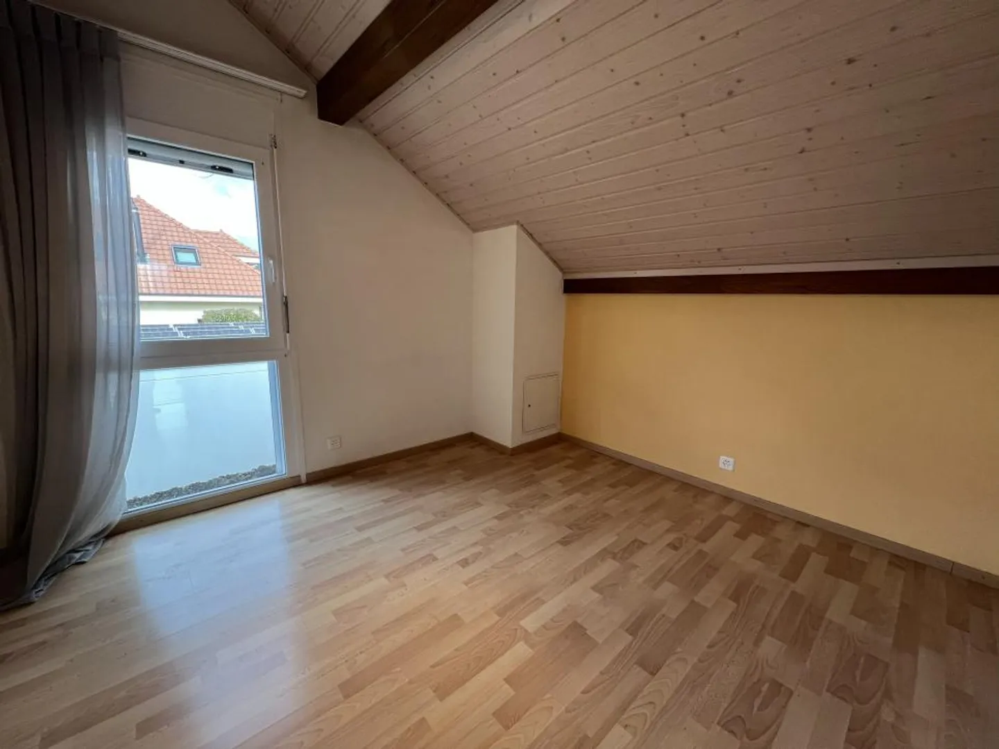 Detached house with 5.5 rooms and swimming pool - Photo 10 of 13