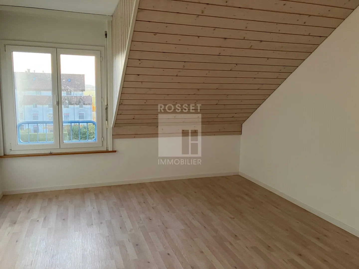 Apartment for rent - Photo 3 of 5