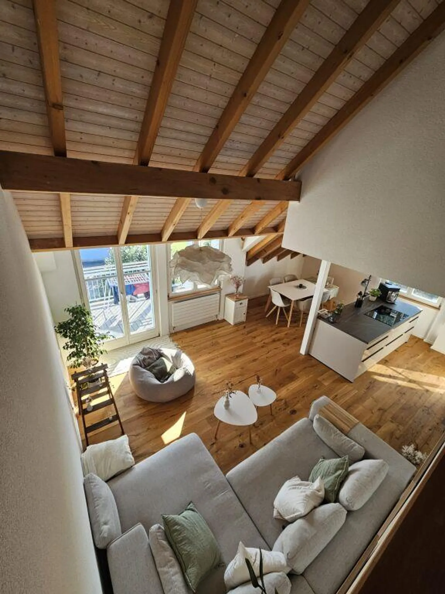 LIVING WITH CHARM - MAISONETTE ABOVE THE ROOFS OF ROMANSHORN - Photo 5 of 13