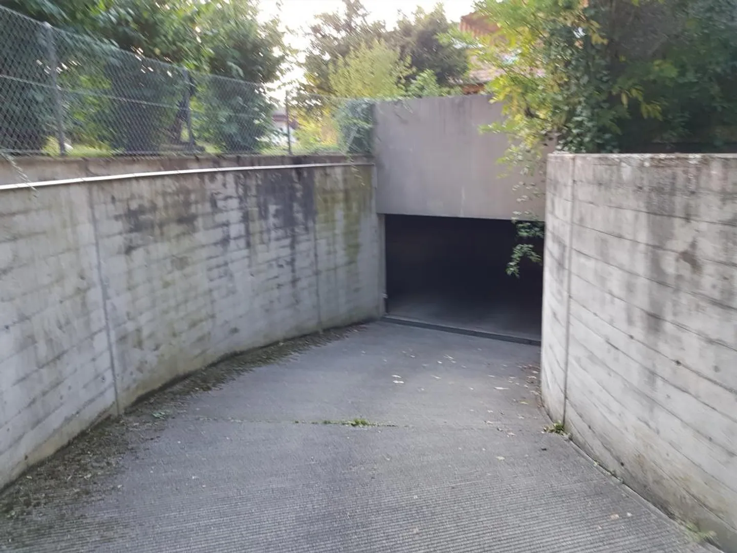 Autoeinstellplatz - Photo 1 sur 4