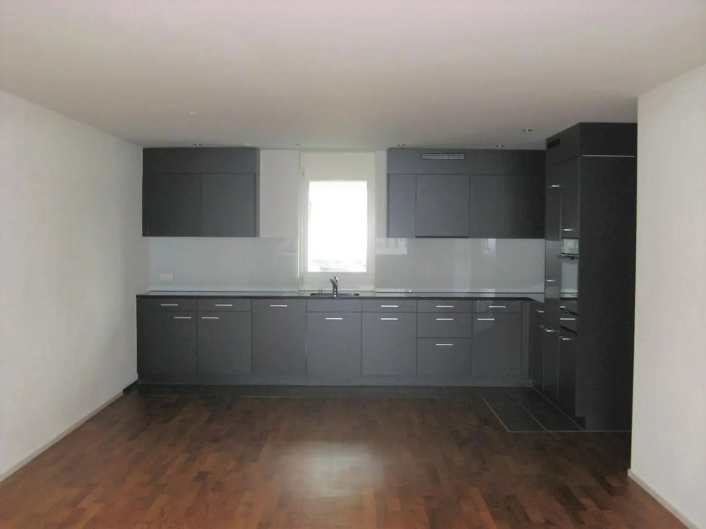 Moderne 4.5 Zimmerwohnung - Foto 2 von 7