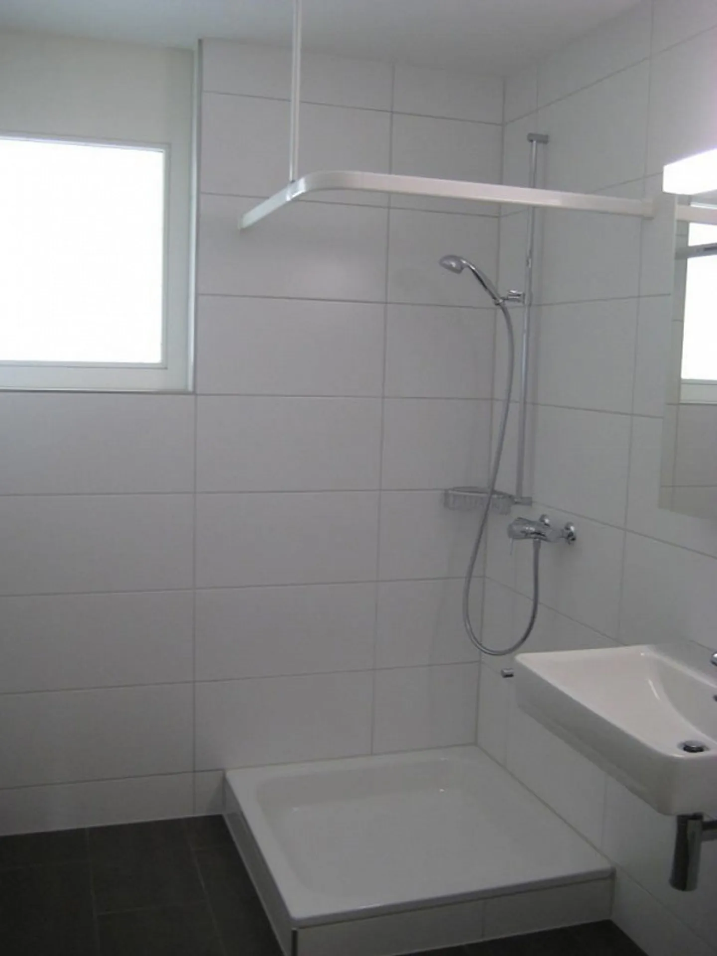 Moderne 4.5 Zimmerwohnung - Foto 3 von 7