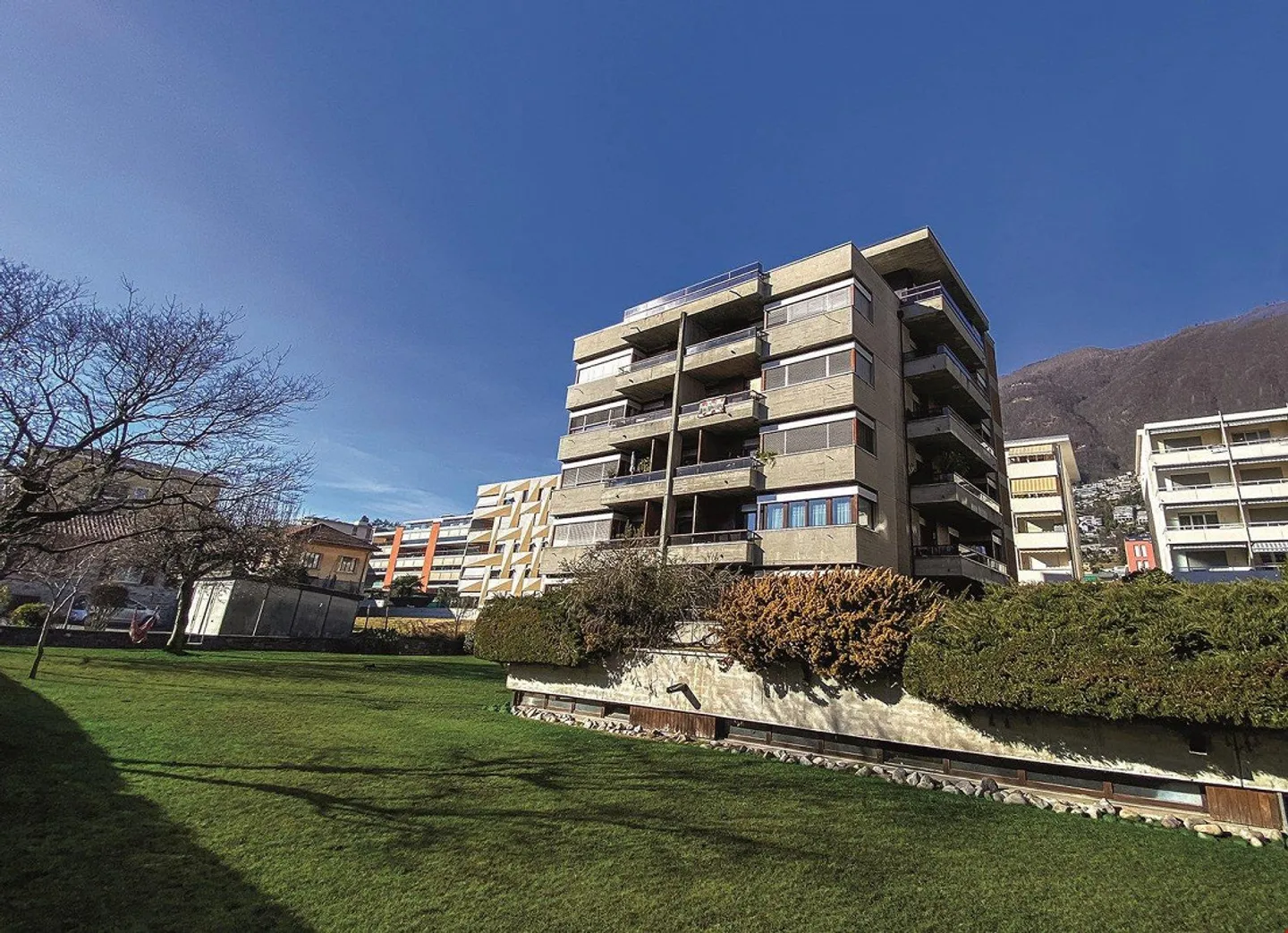 À deux pas du lac, grand appartement 4.5 pièces très ensoleillé - Photo 2 sur 13