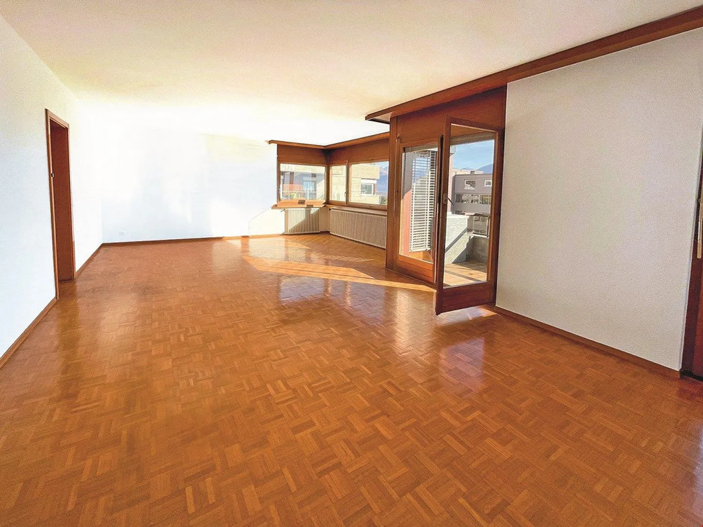 À deux pas du lac, grand appartement 4.5 pièces très ensoleillé - Photo 4 sur 13