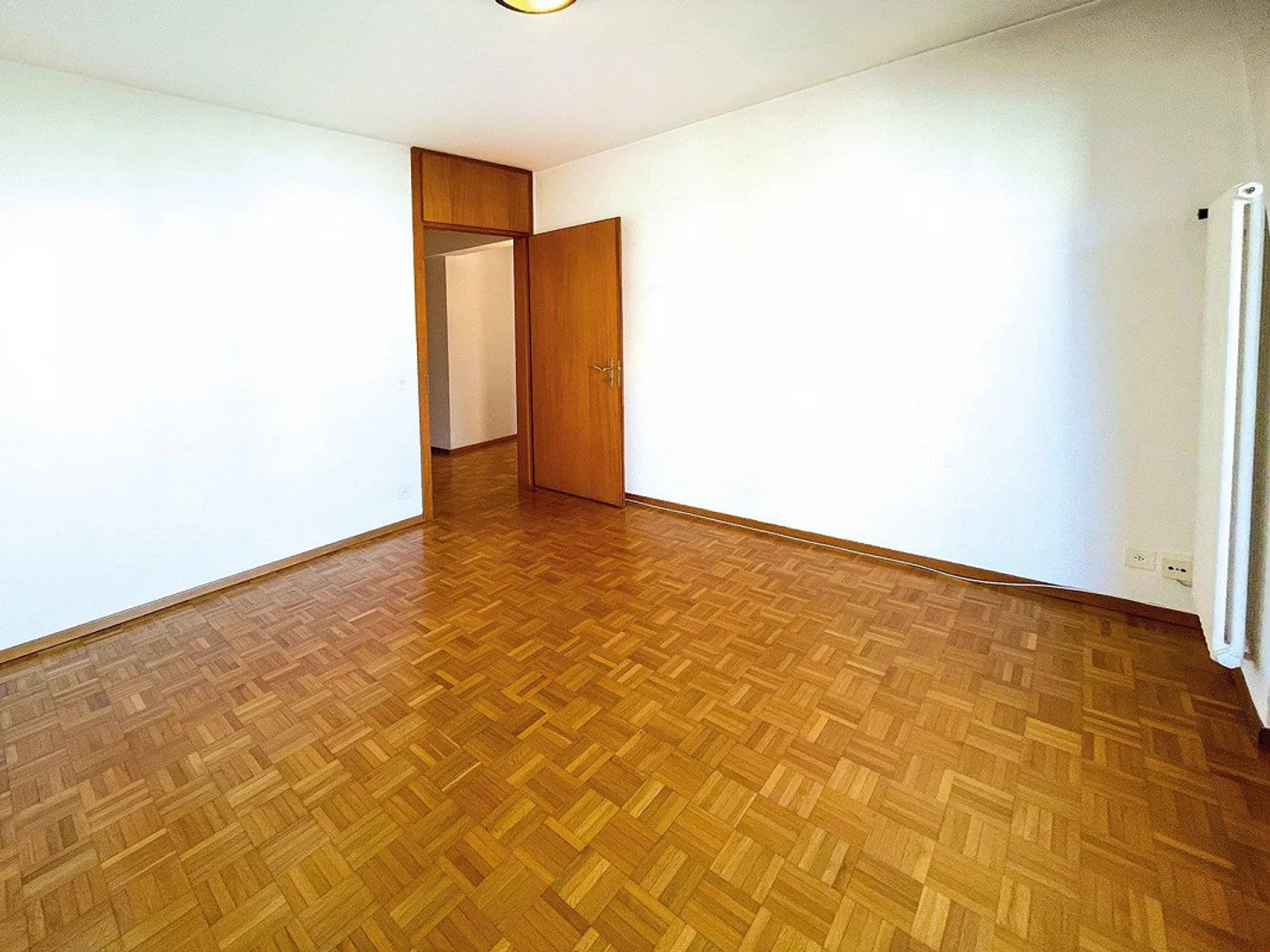 À deux pas du lac, grand appartement 4.5 pièces très ensoleillé - Photo 8 sur 13