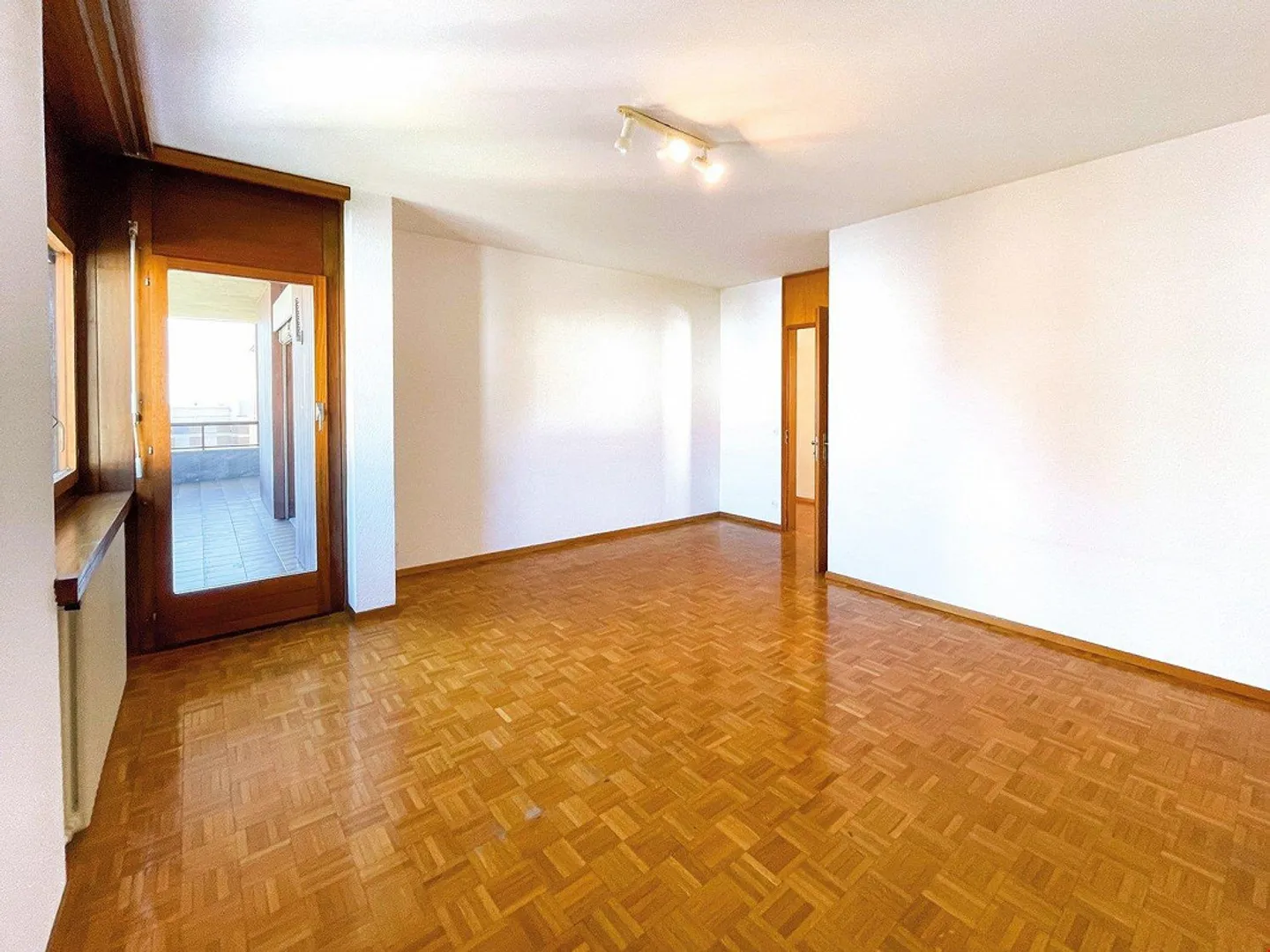 À deux pas du lac, grand appartement 4.5 pièces très ensoleillé - Photo 9 sur 13