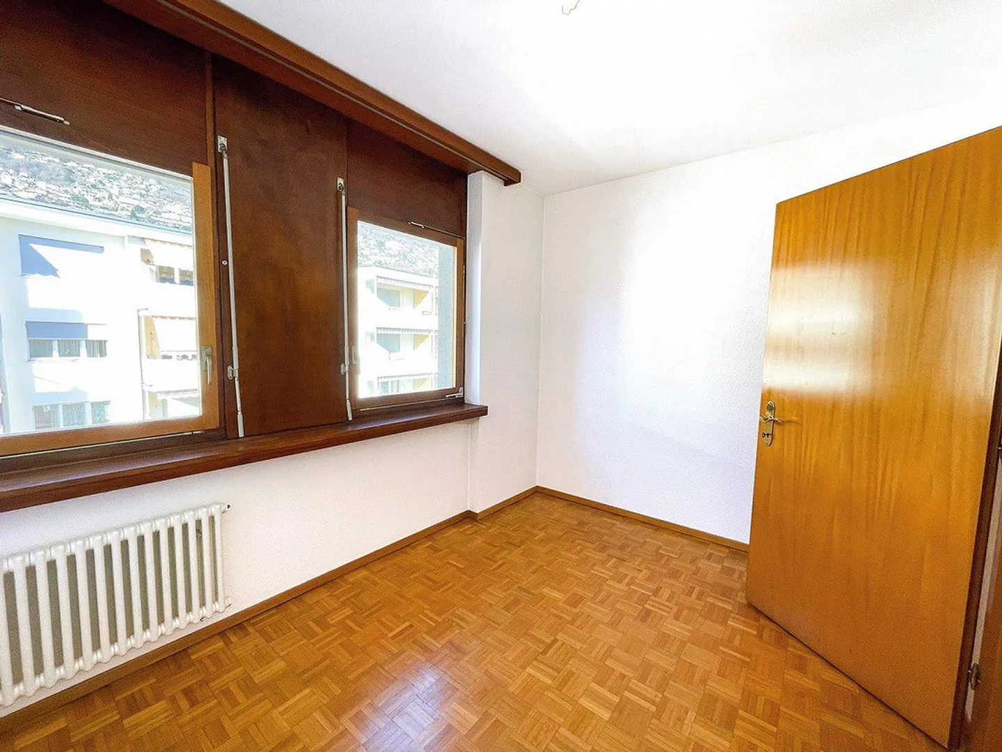 À deux pas du lac, grand appartement 4.5 pièces très ensoleillé - Photo 10 sur 13