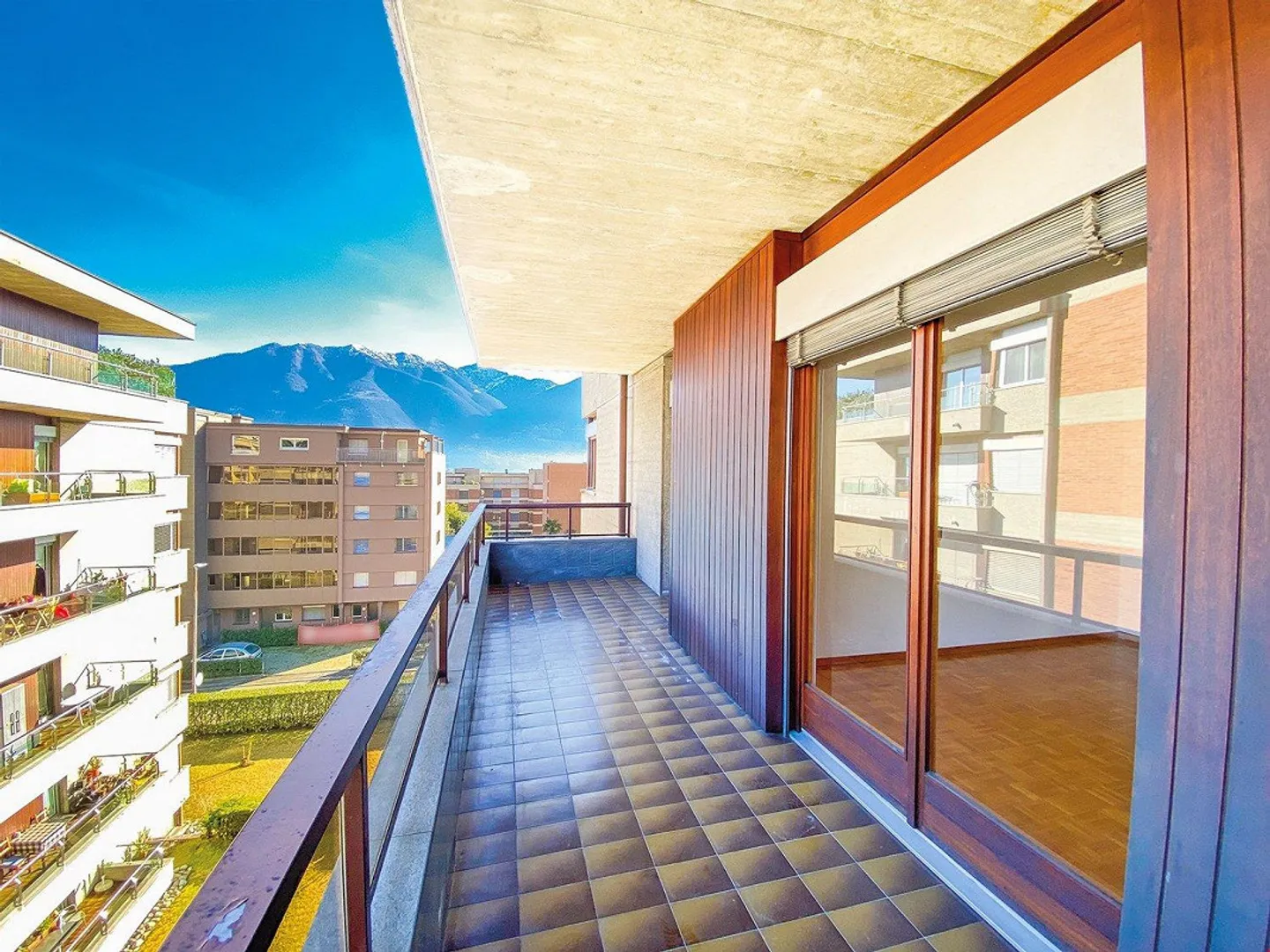 À deux pas du lac, grand appartement 4.5 pièces très ensoleillé - Photo 13 sur 13