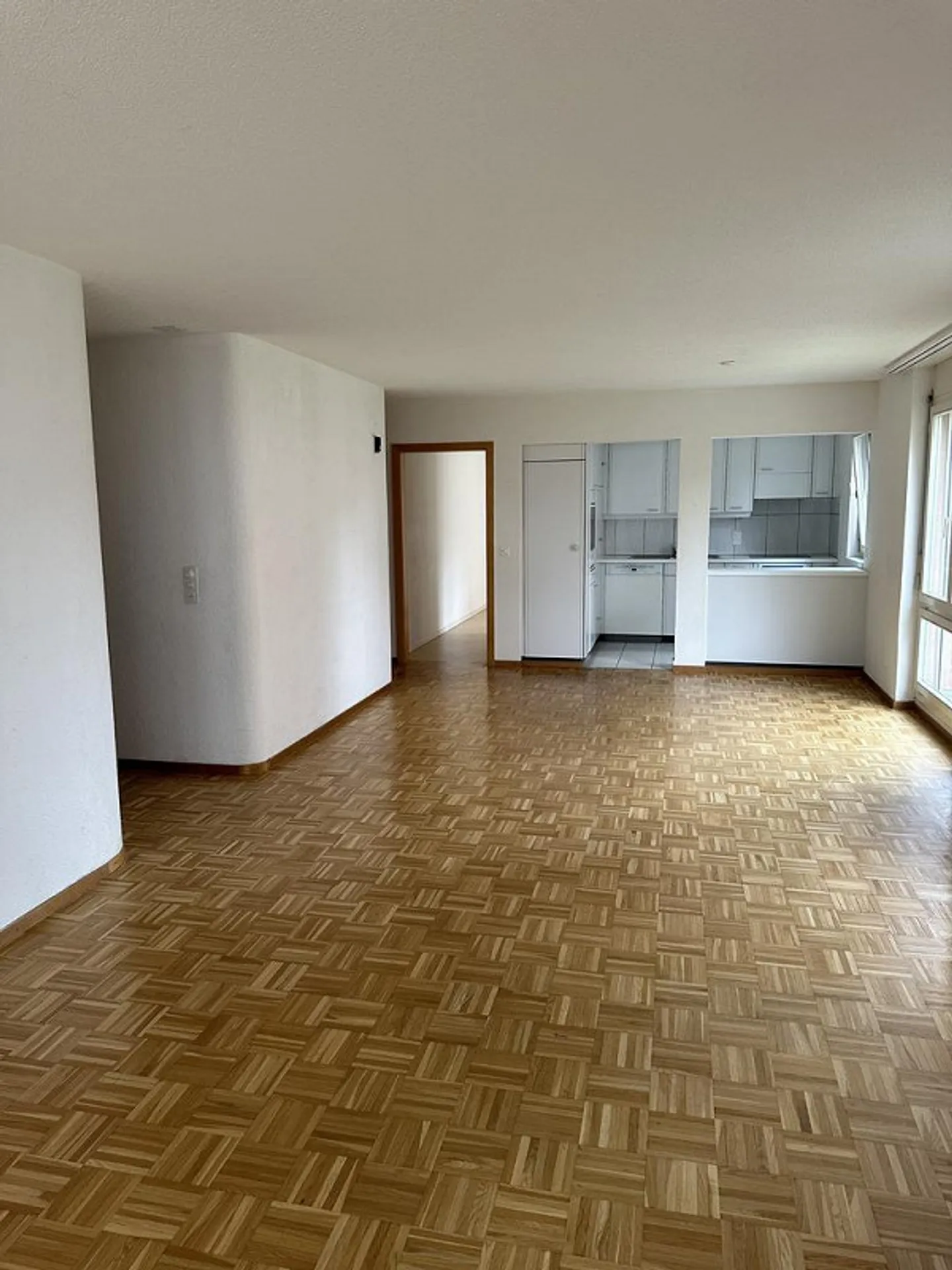 Appartement lumineux de 4,5 pièces au rez-de-chaussée avec terrasse - Photo 1 sur 12