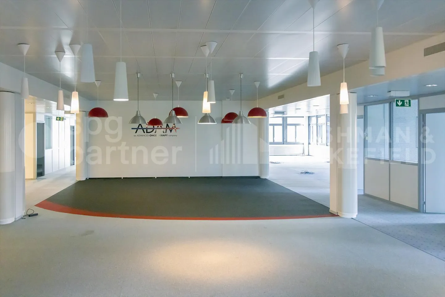 Veyrot 11 - Locaux administratifs et artisanaux lumineux au c?ur de la ZIMEYSA - Photo 3 sur 6