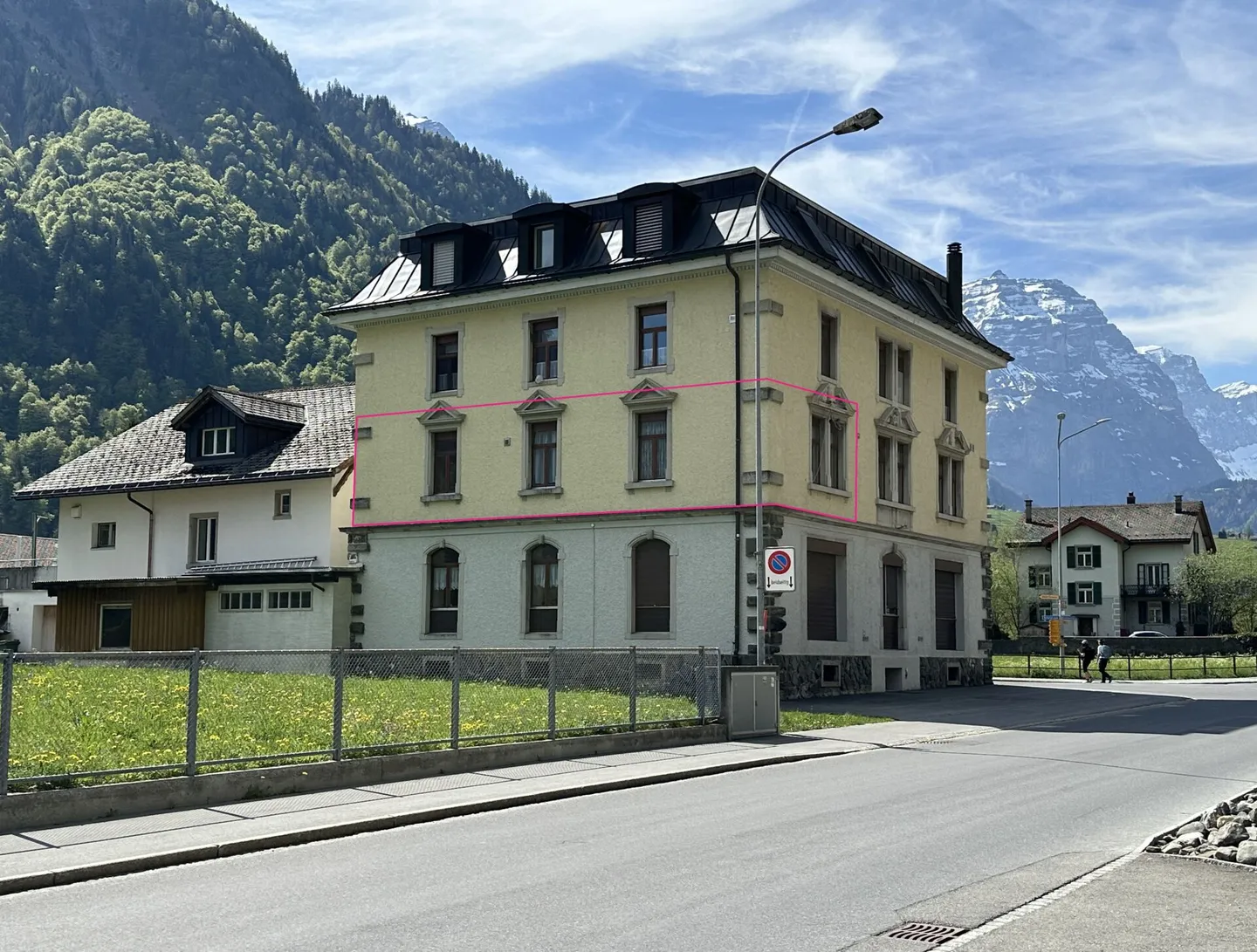 Appartement 2,5 pièces directement à la gare de Linthal - Photo 1 sur 7