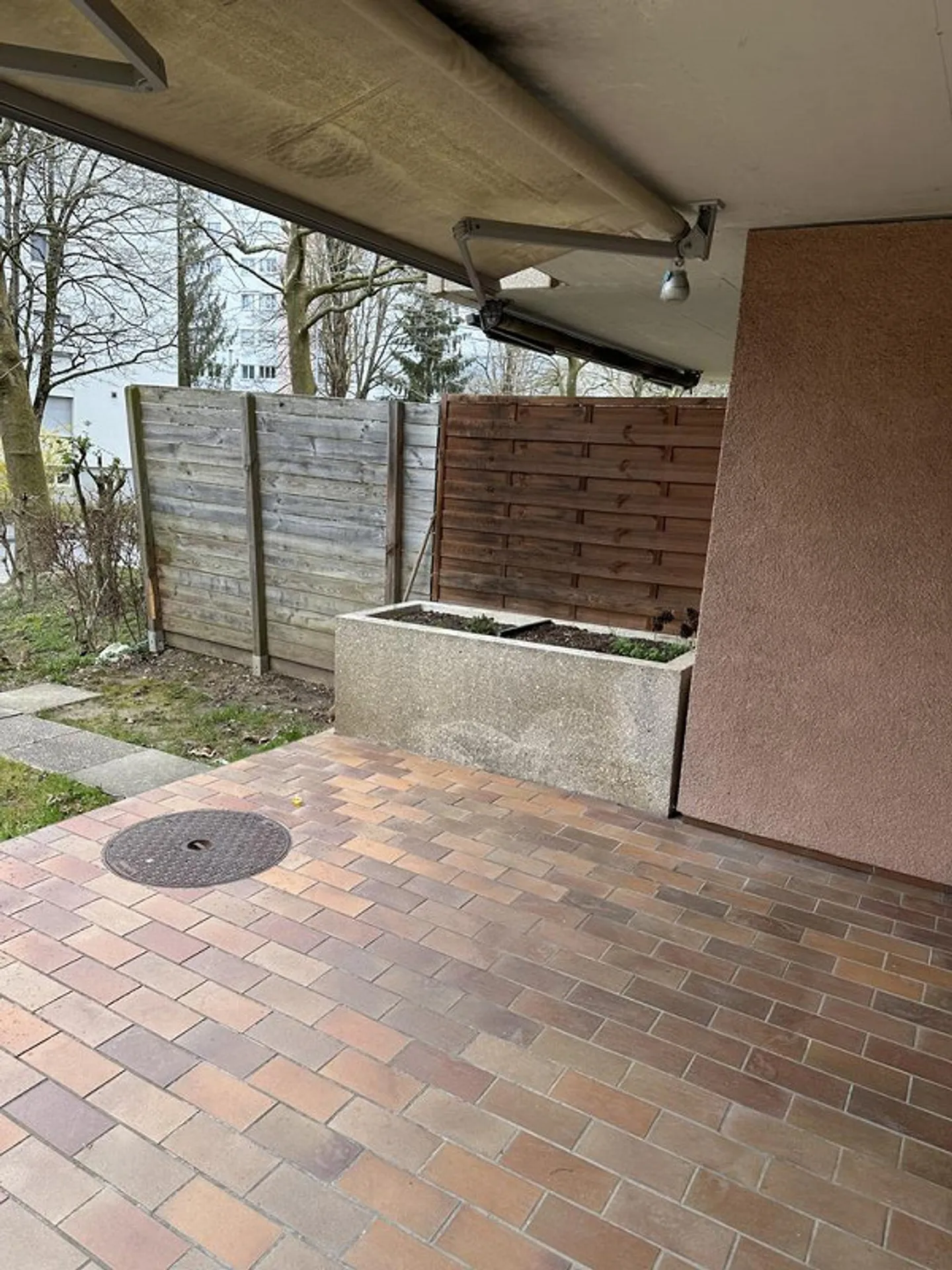 Appartement lumineux de 4,5 pièces au rez-de-chaussée avec terrasse - Photo 10 sur 12