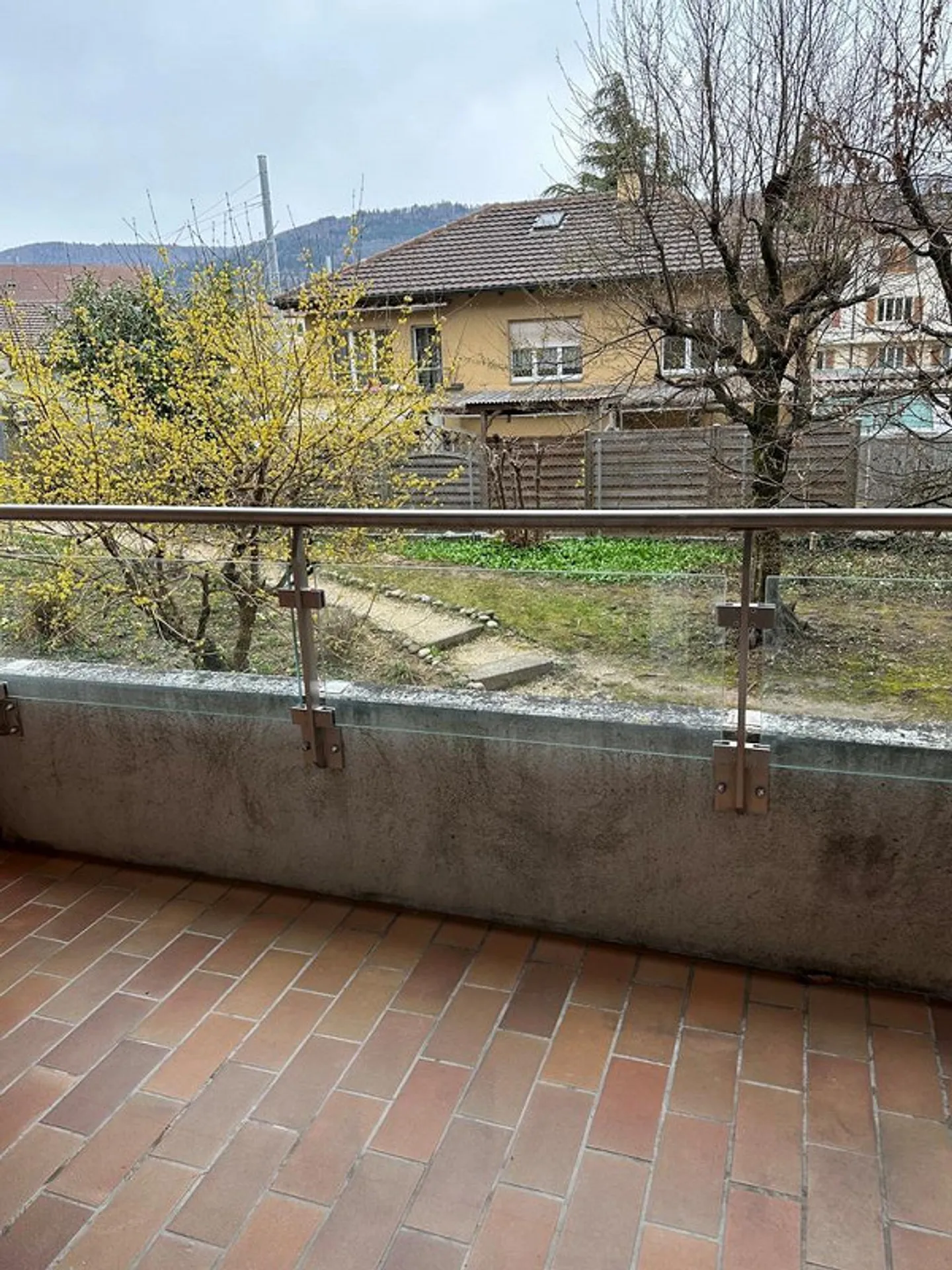 Appartement lumineux de 4,5 pièces au rez-de-chaussée avec terrasse - Photo 11 sur 12