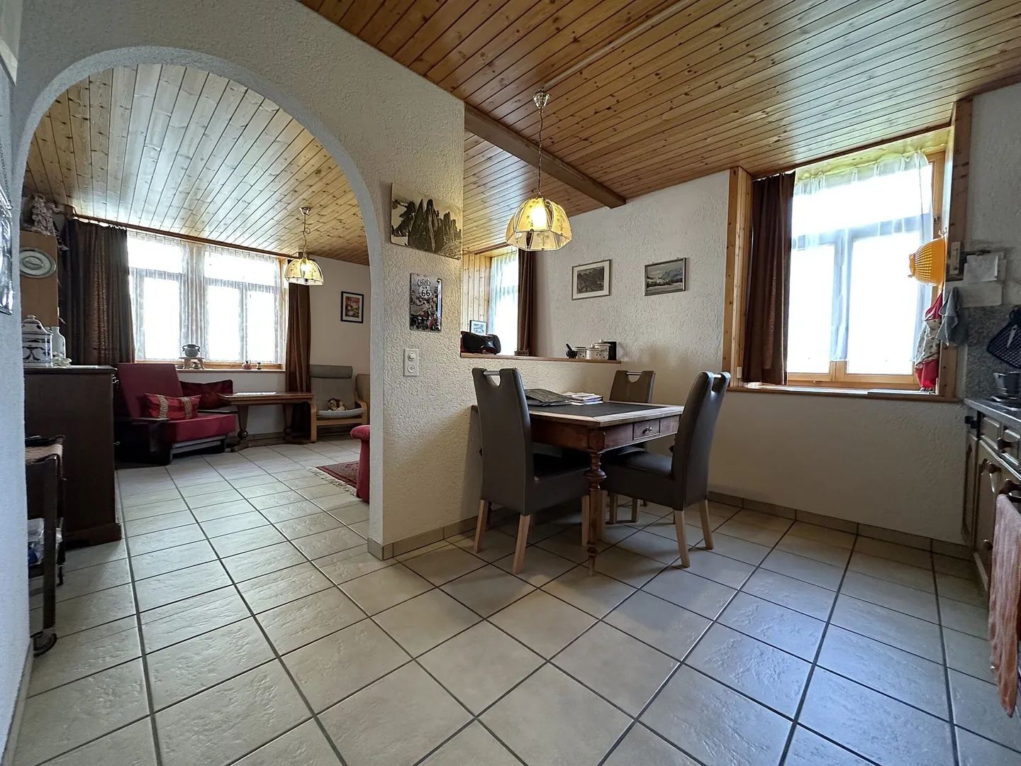 Appartement 2,5 pièces directement à la gare de Linthal - Photo 4 sur 7