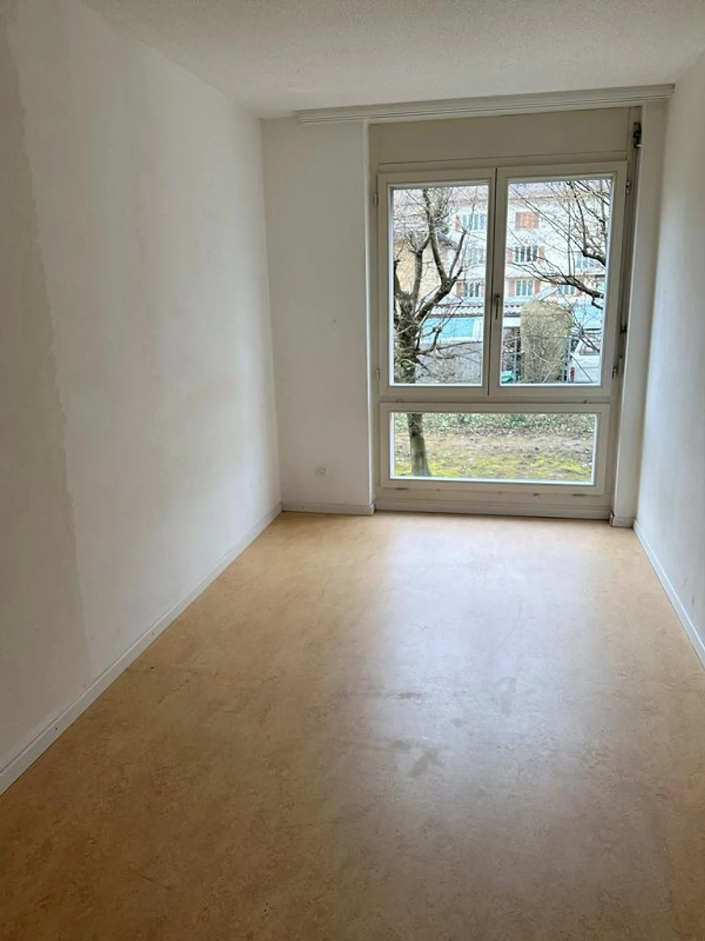 Appartement lumineux de 4,5 pièces au rez-de-chaussée avec terrasse - Photo 8 sur 12