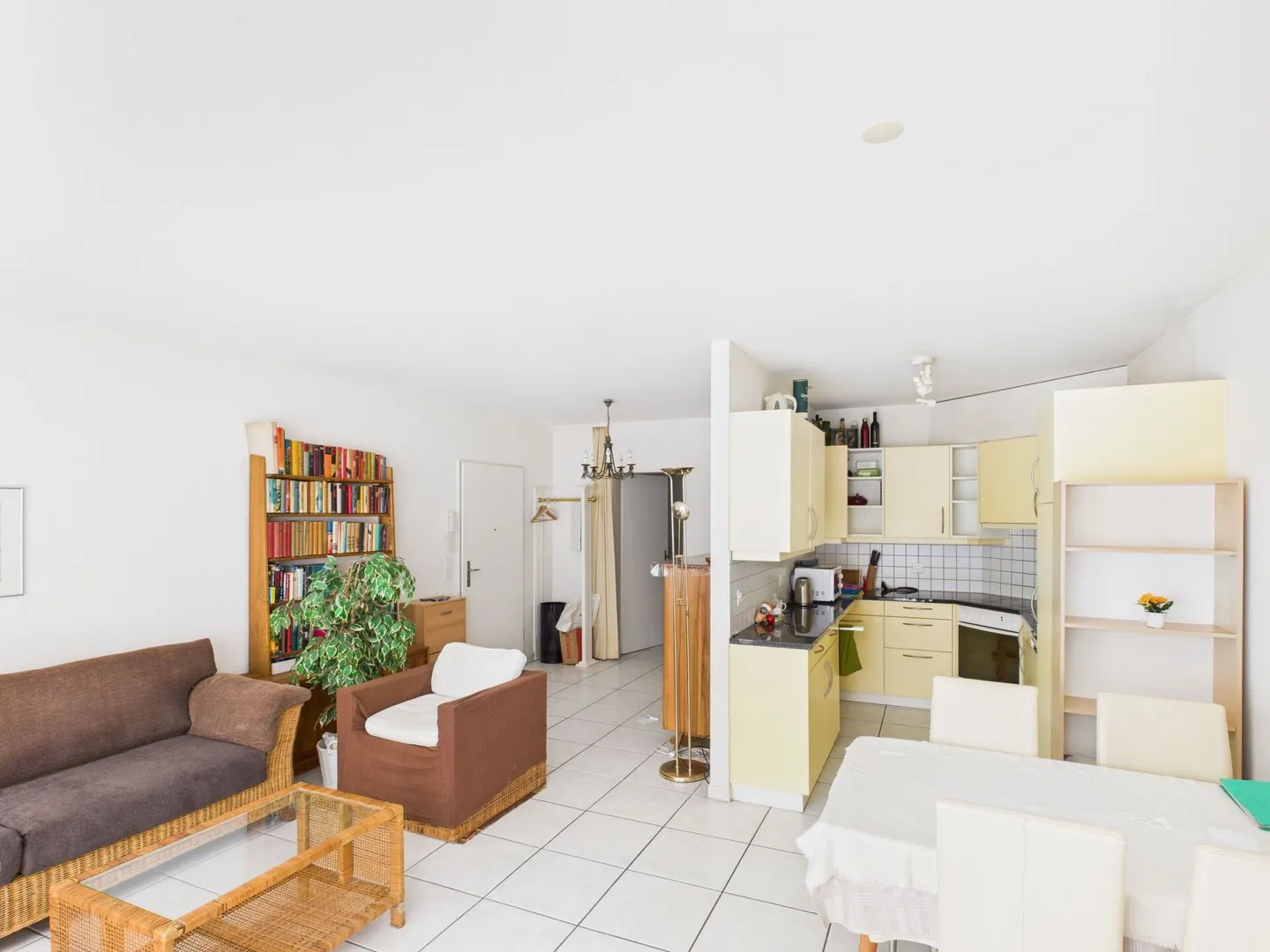 Moderno appartamento di 2,5 stanze con balcone a Basilea - Foto 2 di 10