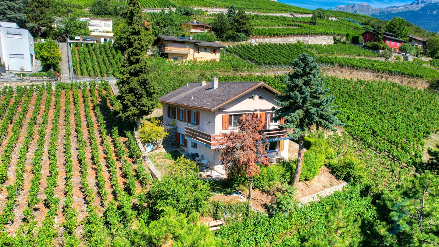 «EXKLUSIV Charmantes Haus mit 2 Einheiten im Herzen der Weinberge von Sierre» - Foto 1 von 15