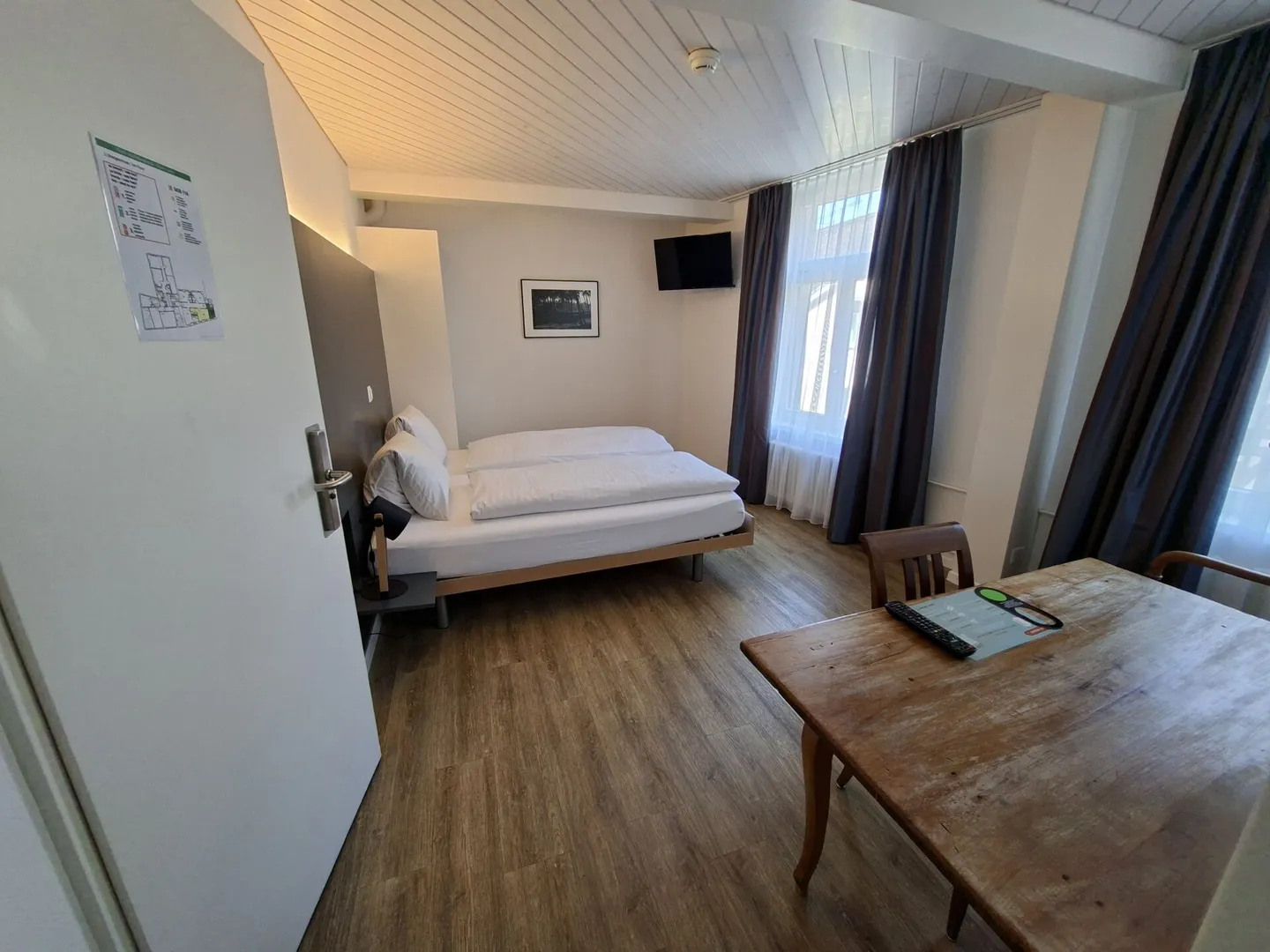 Belle chambre entièrement meublée avec salle de bain privée dans la vieille ville (prix négociable) - Photo 1 sur 10