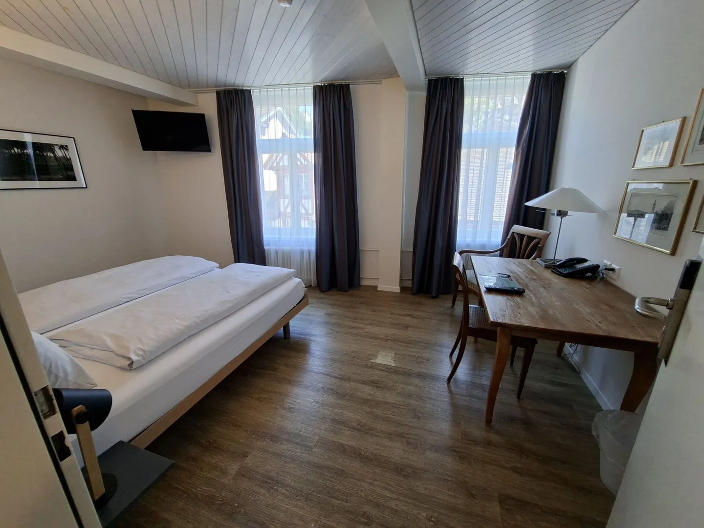 Belle chambre entièrement meublée avec salle de bain privée dans la vieille ville (prix négociable) - Photo 2 sur 10