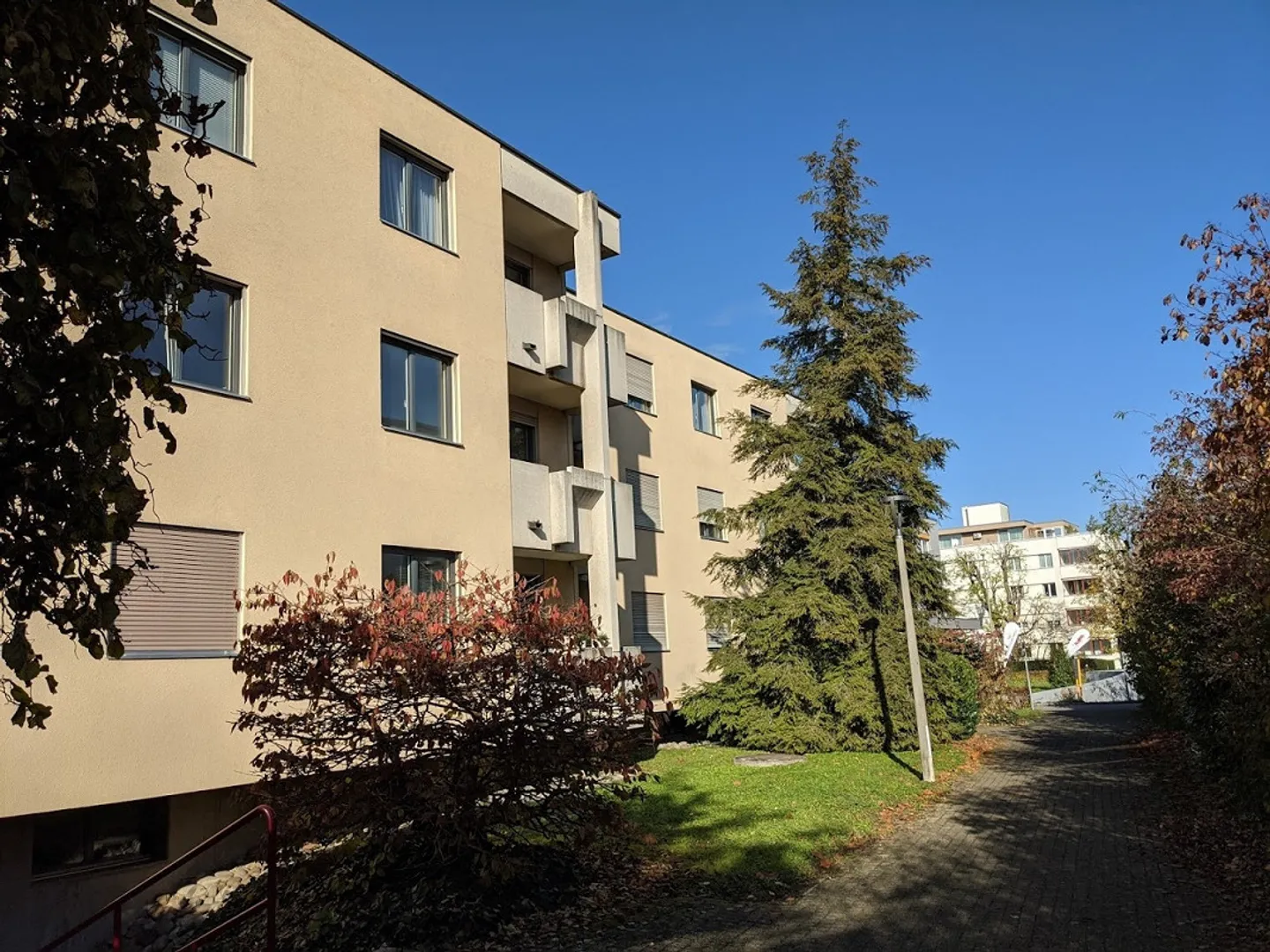 Appartamento ristrutturato di 4,5 stanze in una posizione tranquilla - Foto 1 di 10