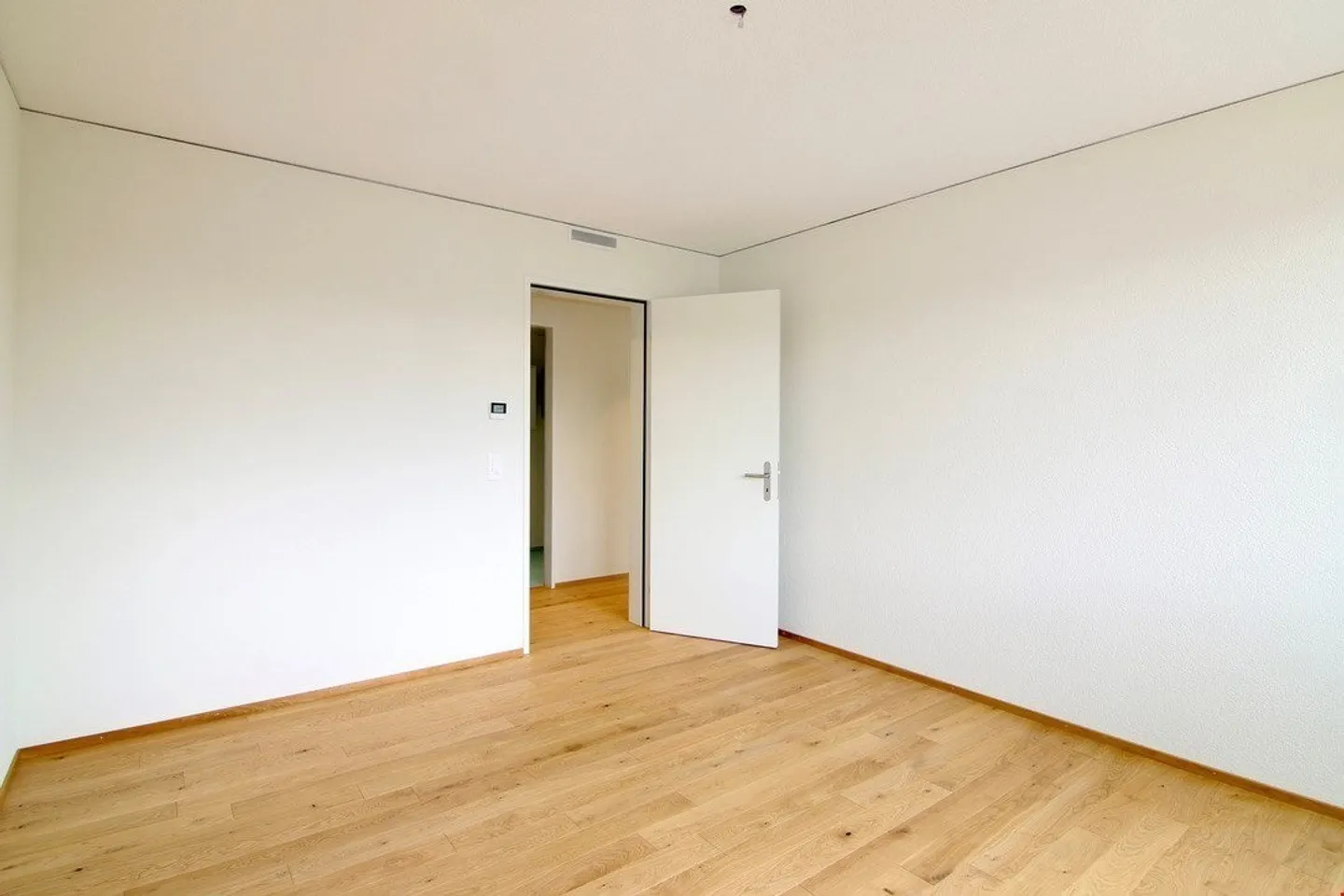 Living in Nature, Working in the Capital - Photo 4 of 7